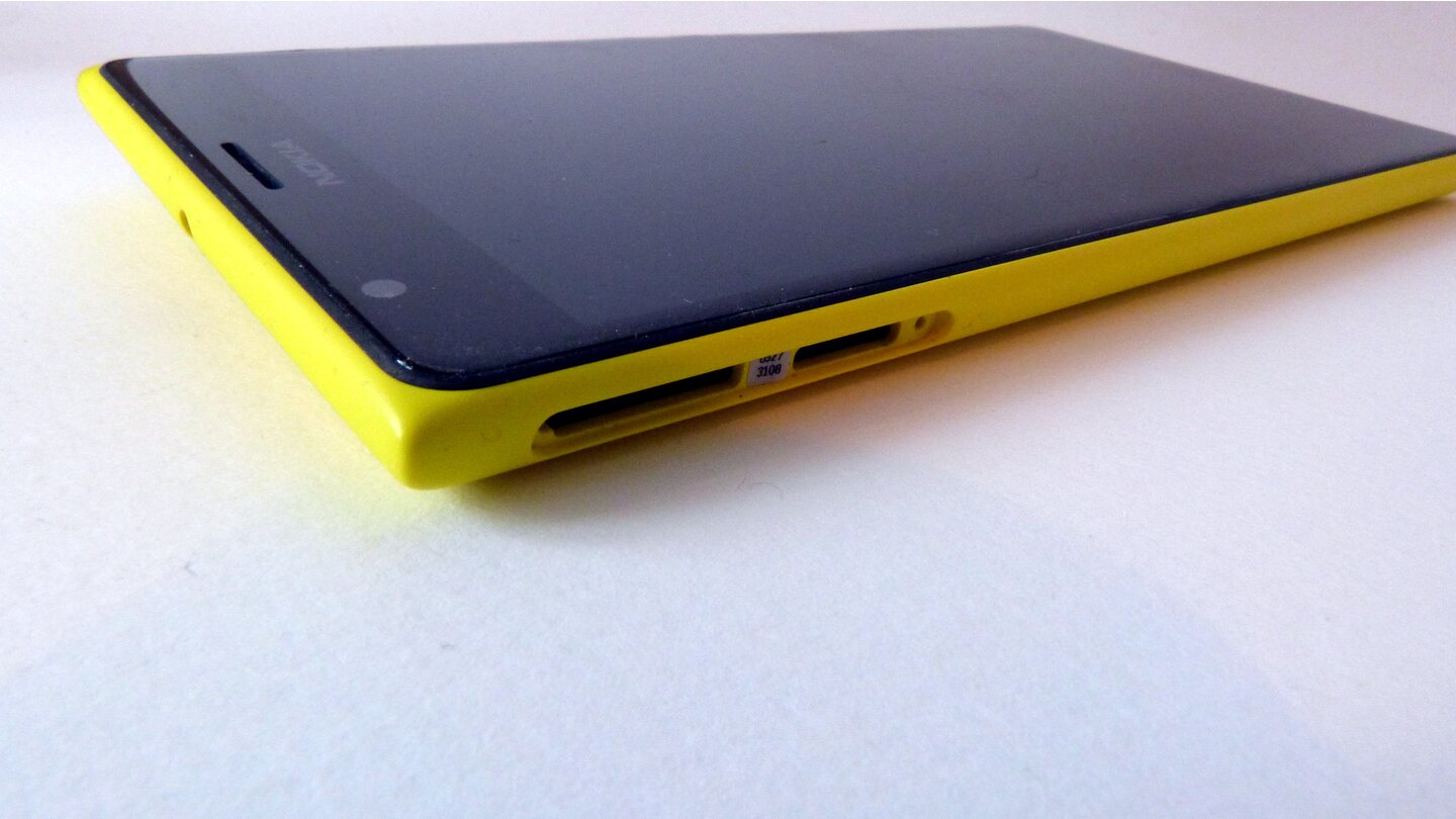 Nokia Lumia 1520 - Geöffnete Zubehörklappen