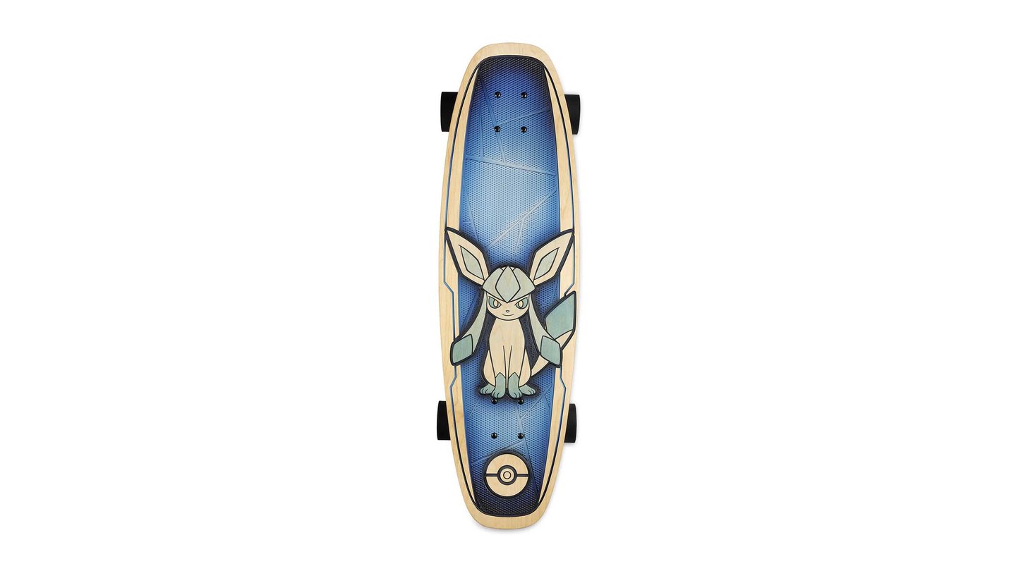 Glaziola auf einem Skateboard.