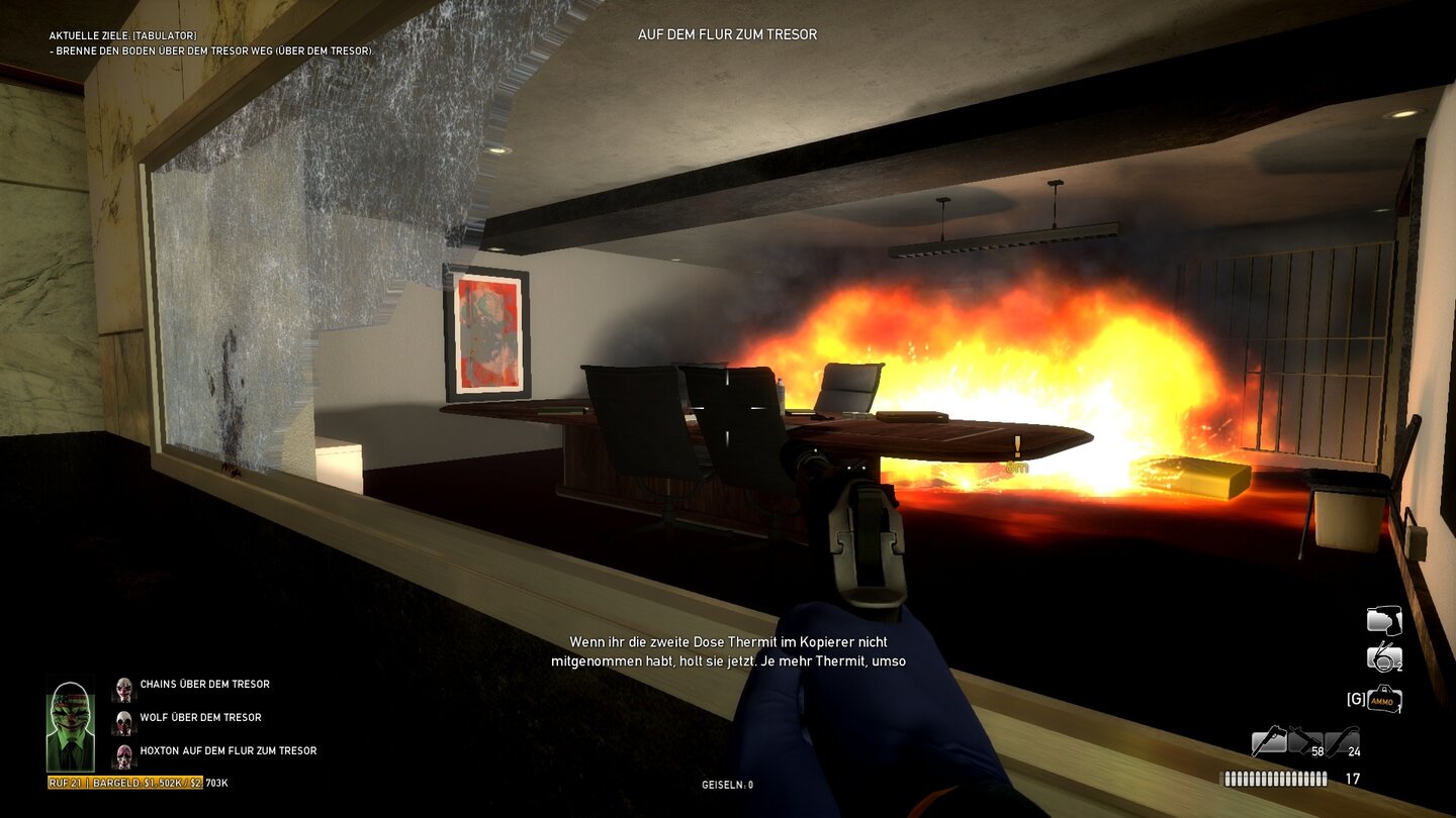 Payday: The Heist - Eine MissionHinter dem Gitter erwarten uns weitere Wachen. Wenn die erledigt sind, können wir unsere Thermitladung legen, die ein Loch in die Decke des Tresorraums brennt.