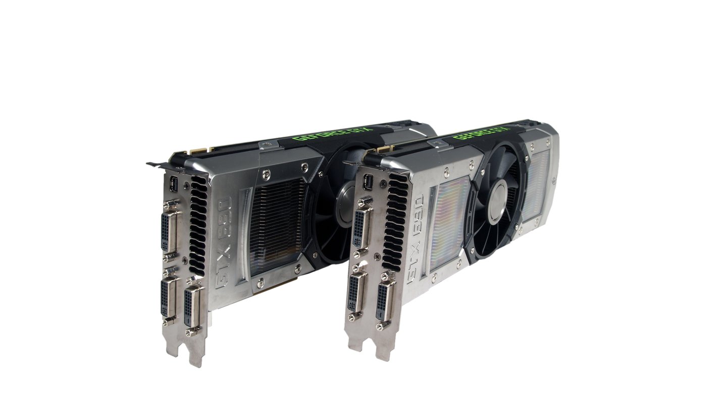  Asus Geforce GTX 690
Die beiden Dual-Grafikkarten arbeiten im Quad-SLI-Modus um Ihre Rechenpower noch einmal zu bündeln. Ingesamt könenn die vier Kepler-Grafikchips auf 6 GB Grafikspeicher zurückgreifen.