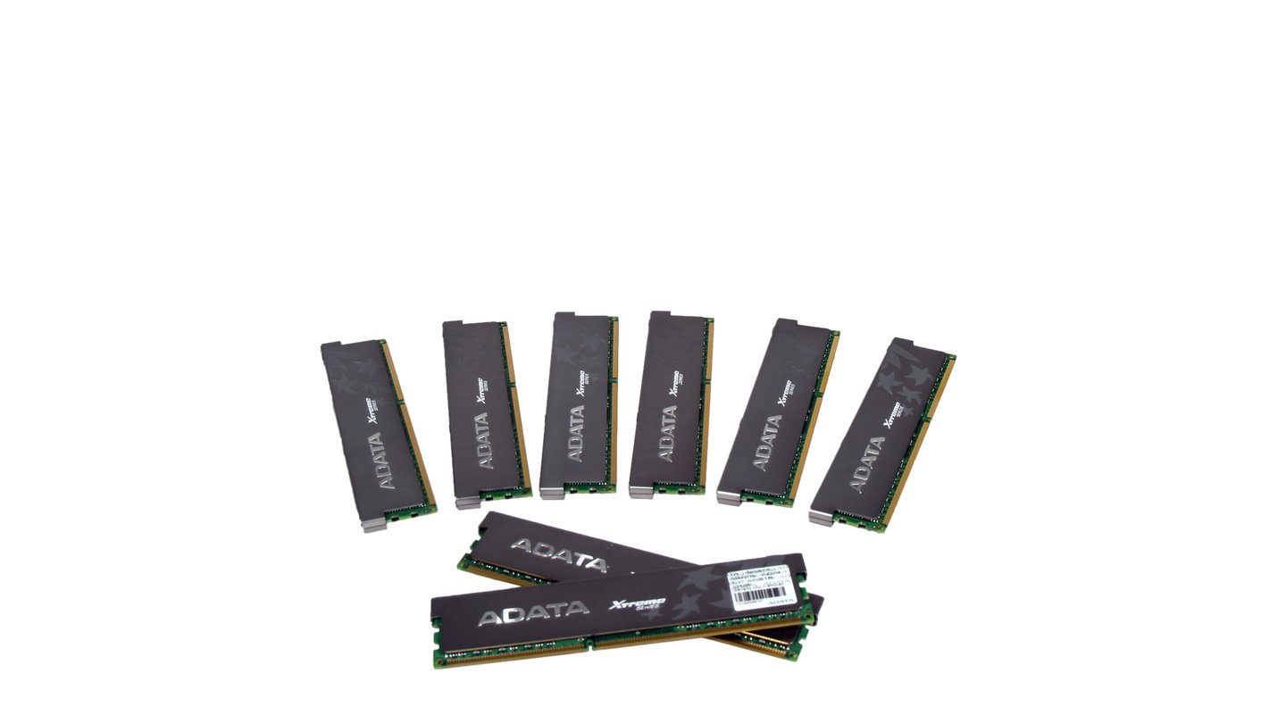 ADATA XPG X-Series PC3-17066U
Ganze 64 GB Arbeitsspeicher sorgen für einen flotten Arbeitsablauf - auch noch in mehreren Jahren. Die ADATA XPG X-Series bestehen aus acht mal 8 GB PC3-17066U-Modulen und arbeiten mit einer Taktfrequenz von 2133 MHz.