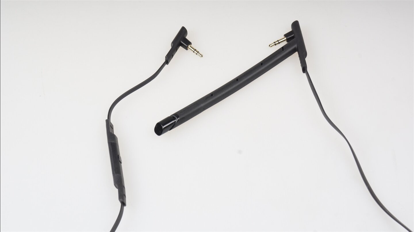 Zwei Anschlusskabel werden mitgeliefert.