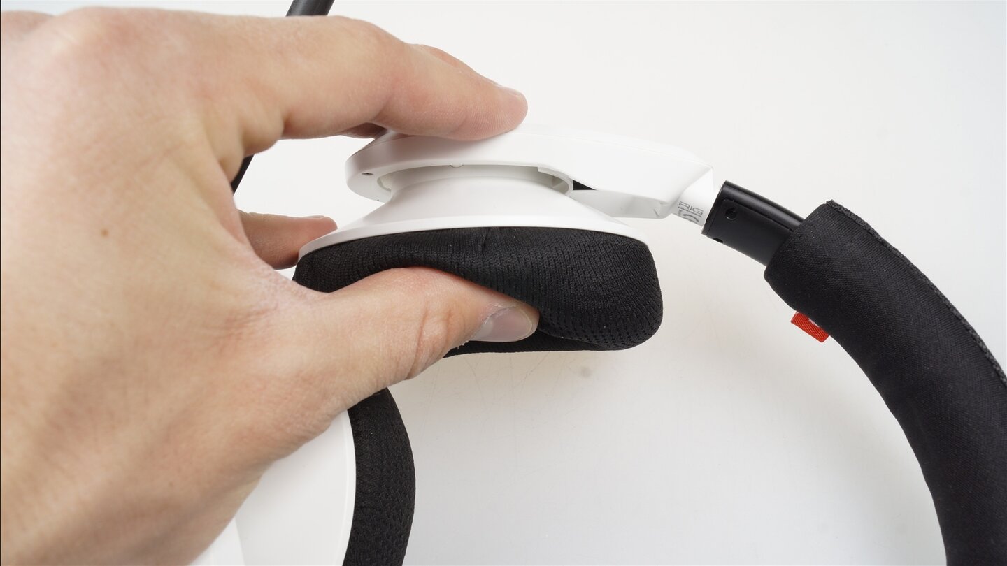 Der Tragekonform der Ohrpolster ist trotz des nicht geringen Anpressdrucks gut.