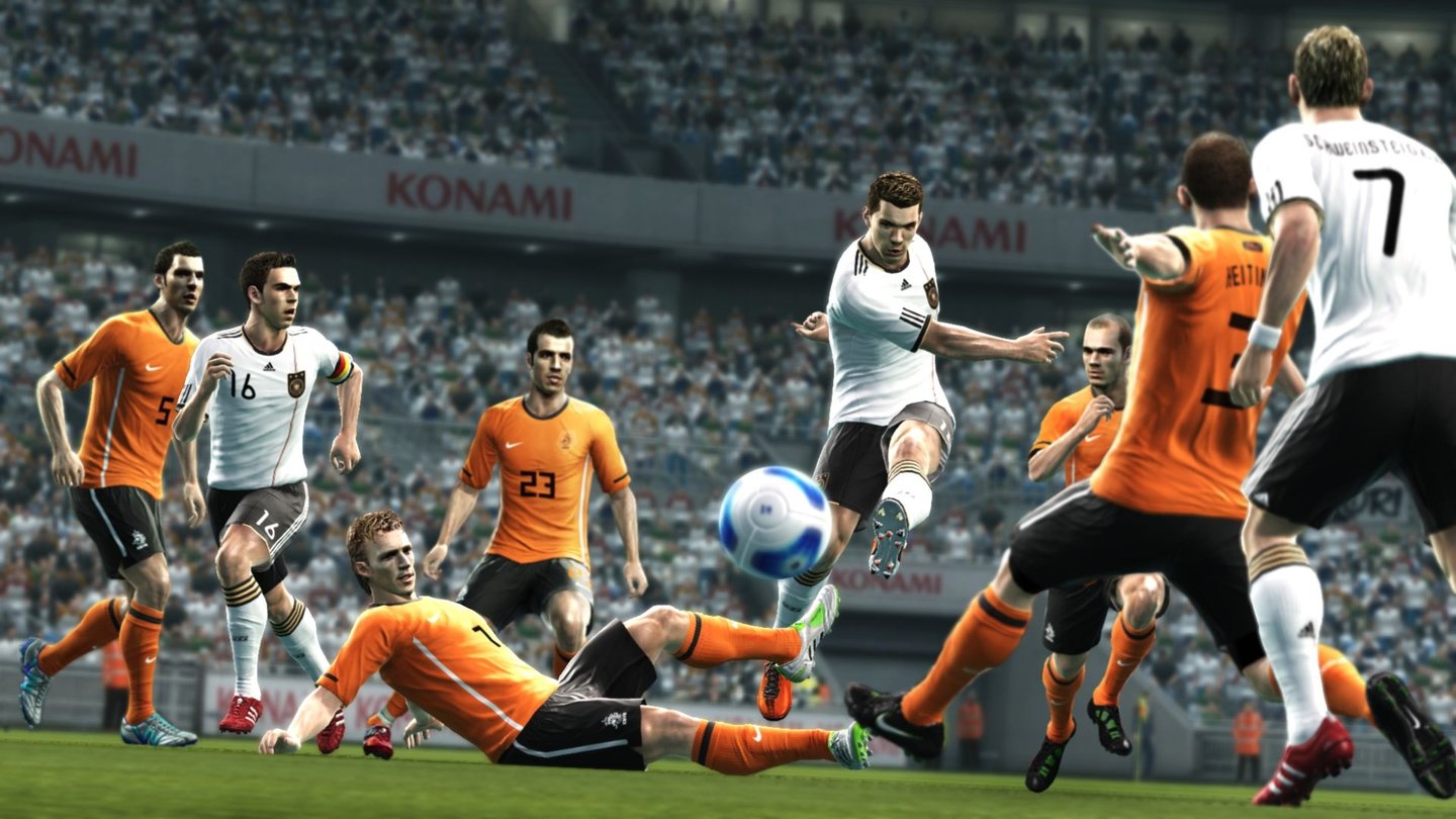 Pro Evolution Soccer 2012Deutschland und die Niederlande sind wieder mit lizenzierten Nationalmannschaften am Start.