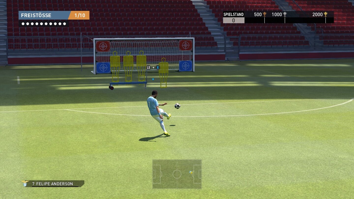 Pro Evolution Soccer 2016Freistöße funktionieren genau wie in PES 2015. Im Training üben wir, den Ball in den Winkel zu zirkeln.