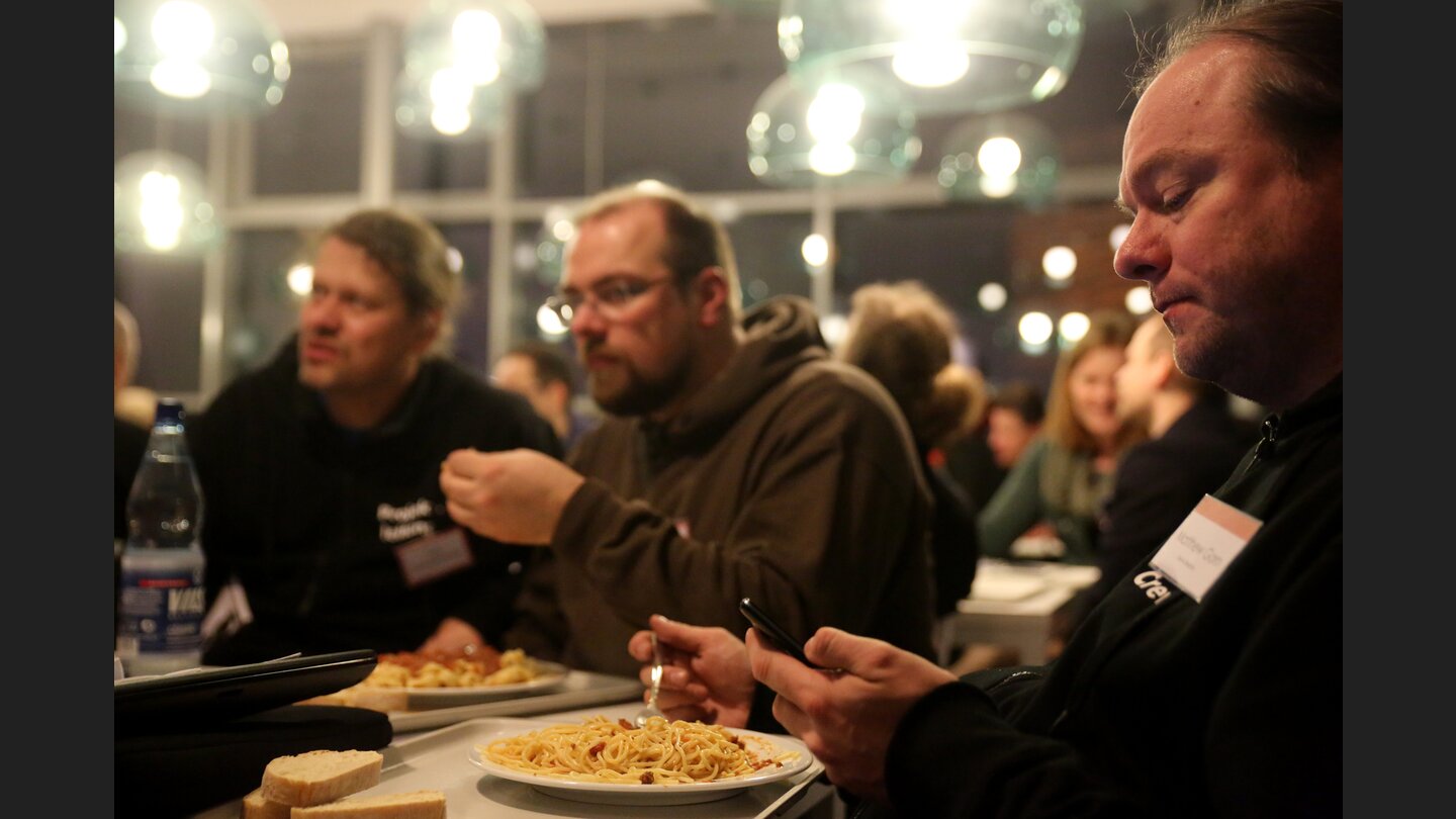 Das letzte Essen vor dem Spiel - zubereitet vom Restaurant Laarnis, die auch für die Bordverpflegung gesorgt haben. Gourmetspeisen im Raumschiff? Es gab trotzdem nur Steckrübeneintopf und Erbsensuppe.