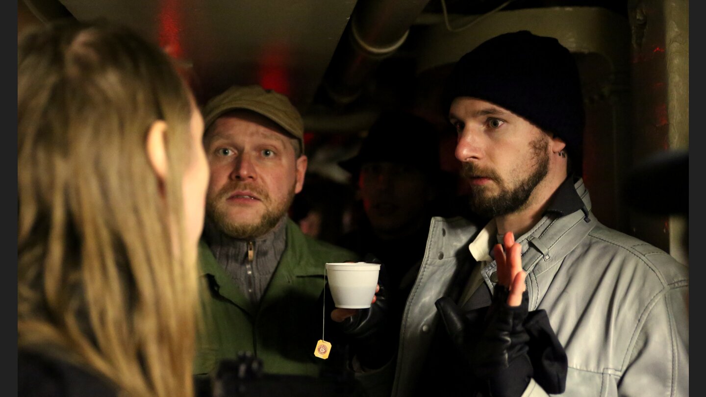 Es war kalt an Bord, zwischen -2 und +5 Grad schwankten die Temperaturen auf dem Schiff. Ein Becher Heißgetränk war daher immer in der Nähe.