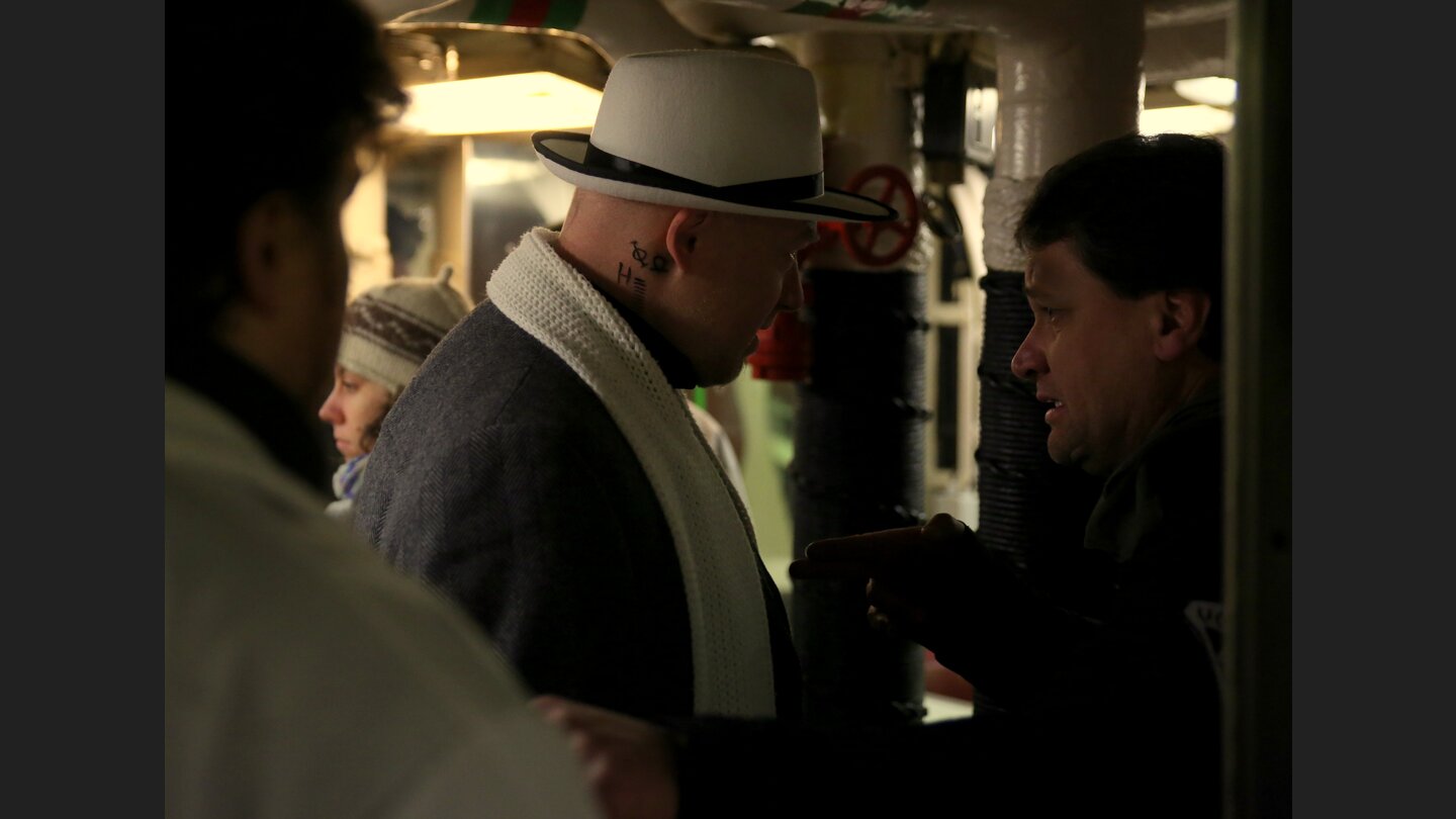 Konfliktpotential war ausreichend vorhanden. Der Herr mit Hut, seines Zeichens Chef der Untergrundorganisation Halatha, sah gar nicht ein, seinen florierenden Schwarzmarkt zu beenden.