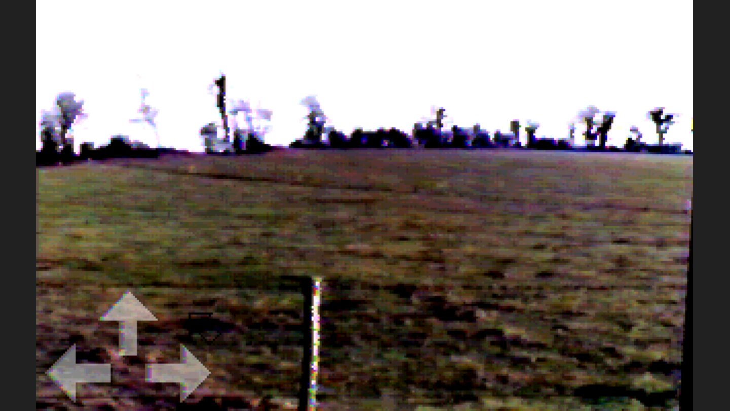 Bonjour Tristesse: Durch Anklicken der Pfeilsymbole links unten navigieren wir durch Schauplätze, welche den kargen Liebreiz englischer Herbstlandschaften einfangen.