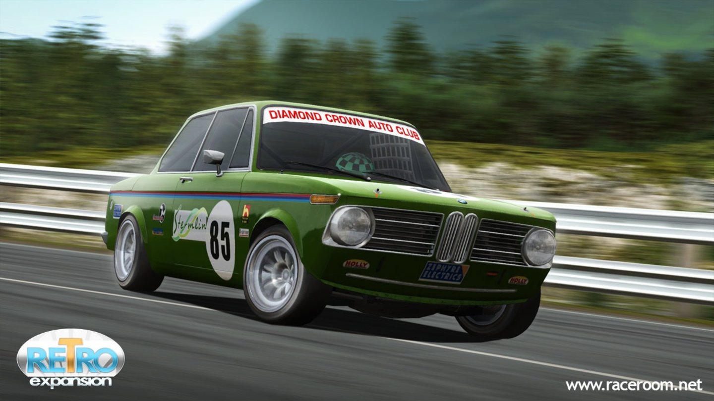 Race 07Die Download-Erweiterung (DLC) »Retro Pack« für das Rennspiel Race 07 liefert acht neue Fahrzeuge aus den Jahren 1968 bis 1974 und zwei zusätzliche Rennstrecken (unter anderem eine Hillclimb-Strecke in den Alpen).