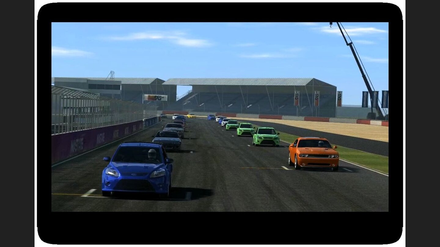 Real Racing 3Real Racing 3 hat einiges zu bieten, beispielsweise ein Fahrerfeld von bis zu 22 Fahrern.