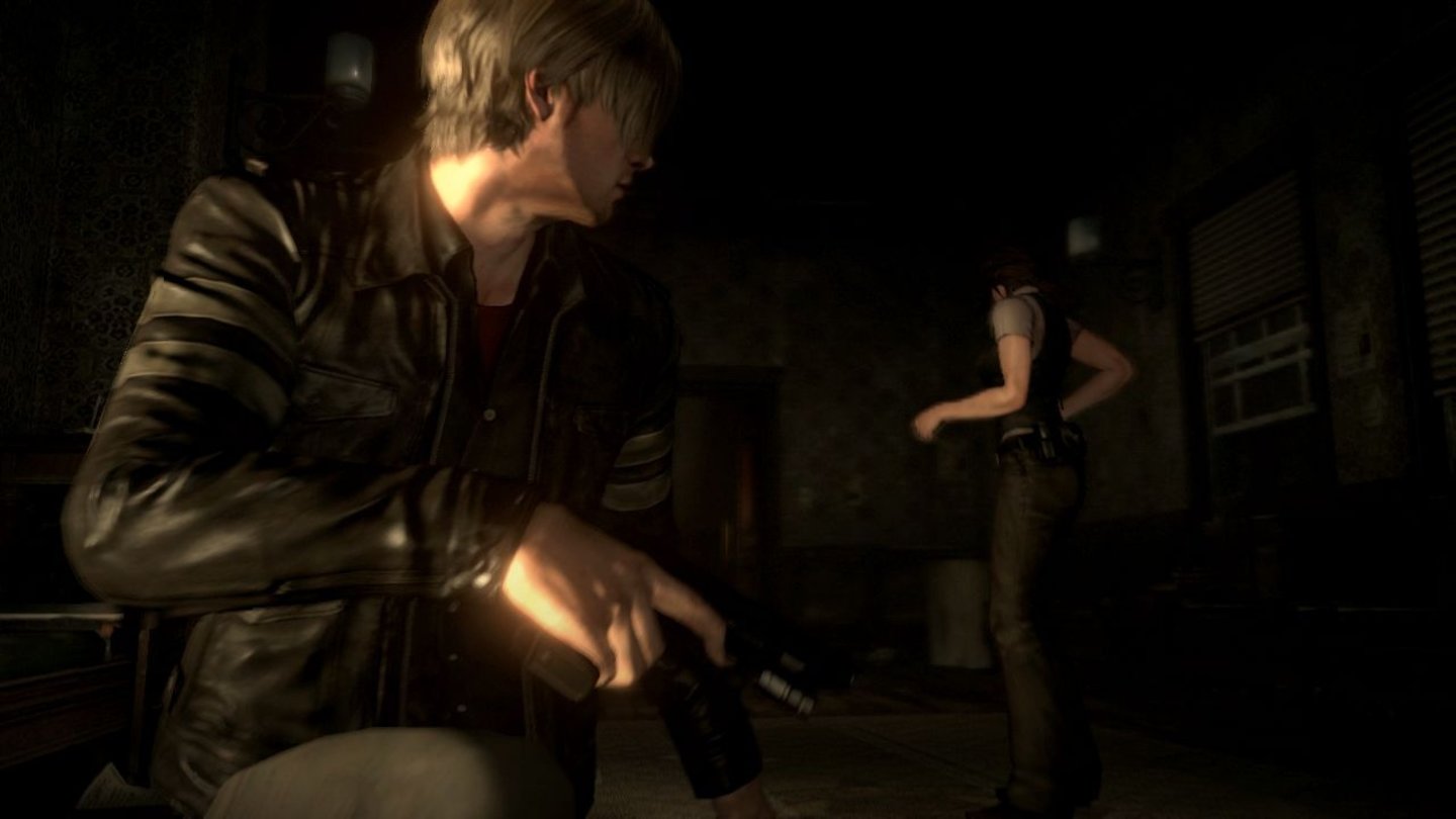 Resident Evil 6Der Beginn von Leons Abenteuer spielt in atmosphärisch-dunklen Universitäts-Korridoren, die durchaus an ein gewisses Herrenhaus erinnern.
