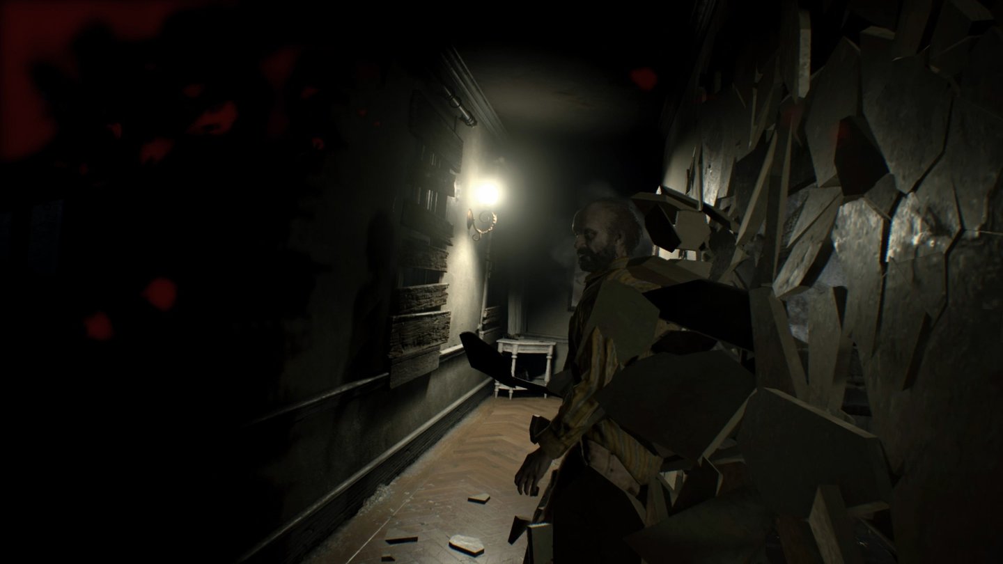 Resident Evil 7Herzkasper! Plötzlich bricht Jack Baker einfach durch die Wand.
