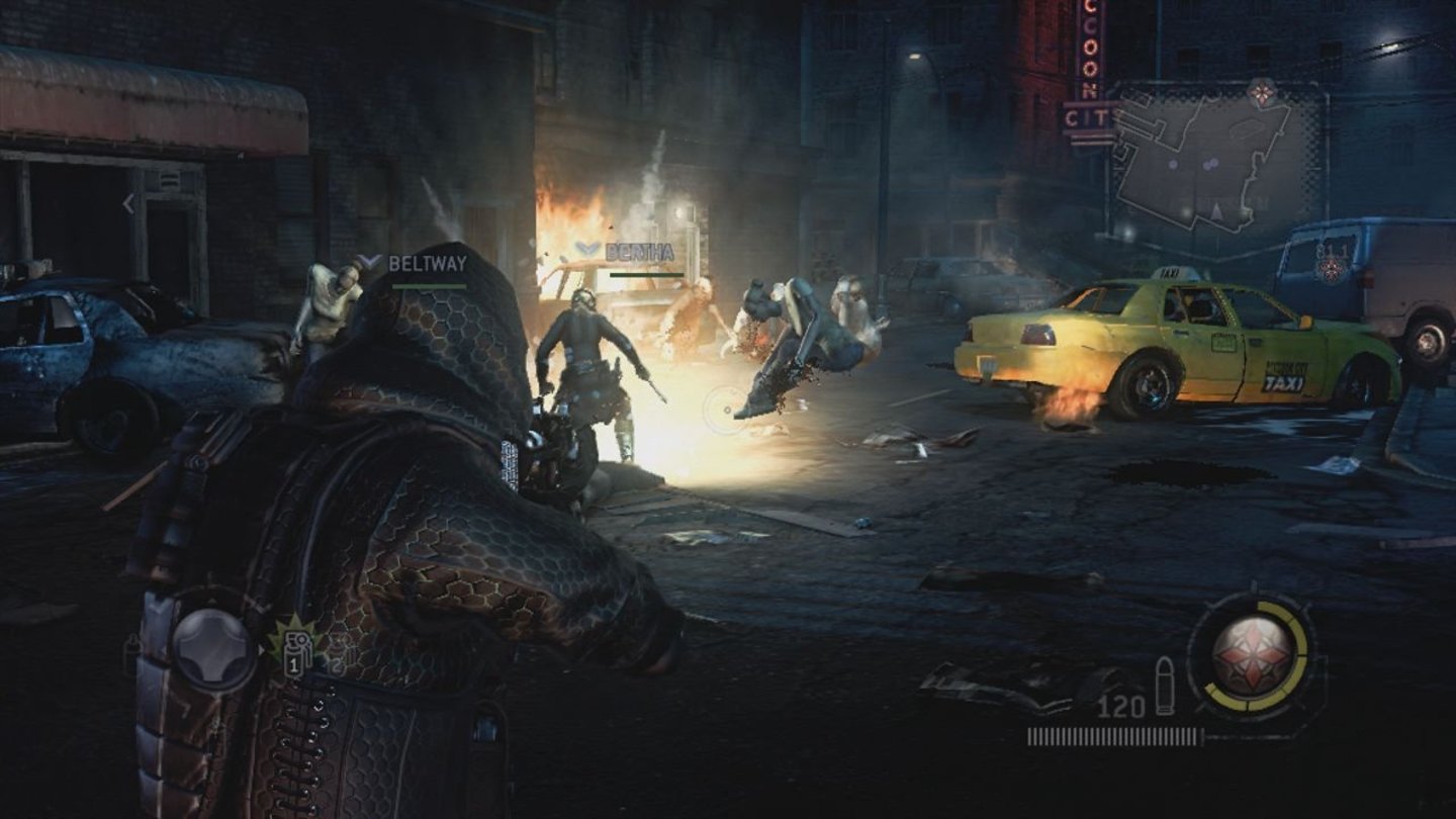 Resident Evil: Operation Raccoon CityMit Granaten räumt man deutlich effizienter unter den Zombies auf.