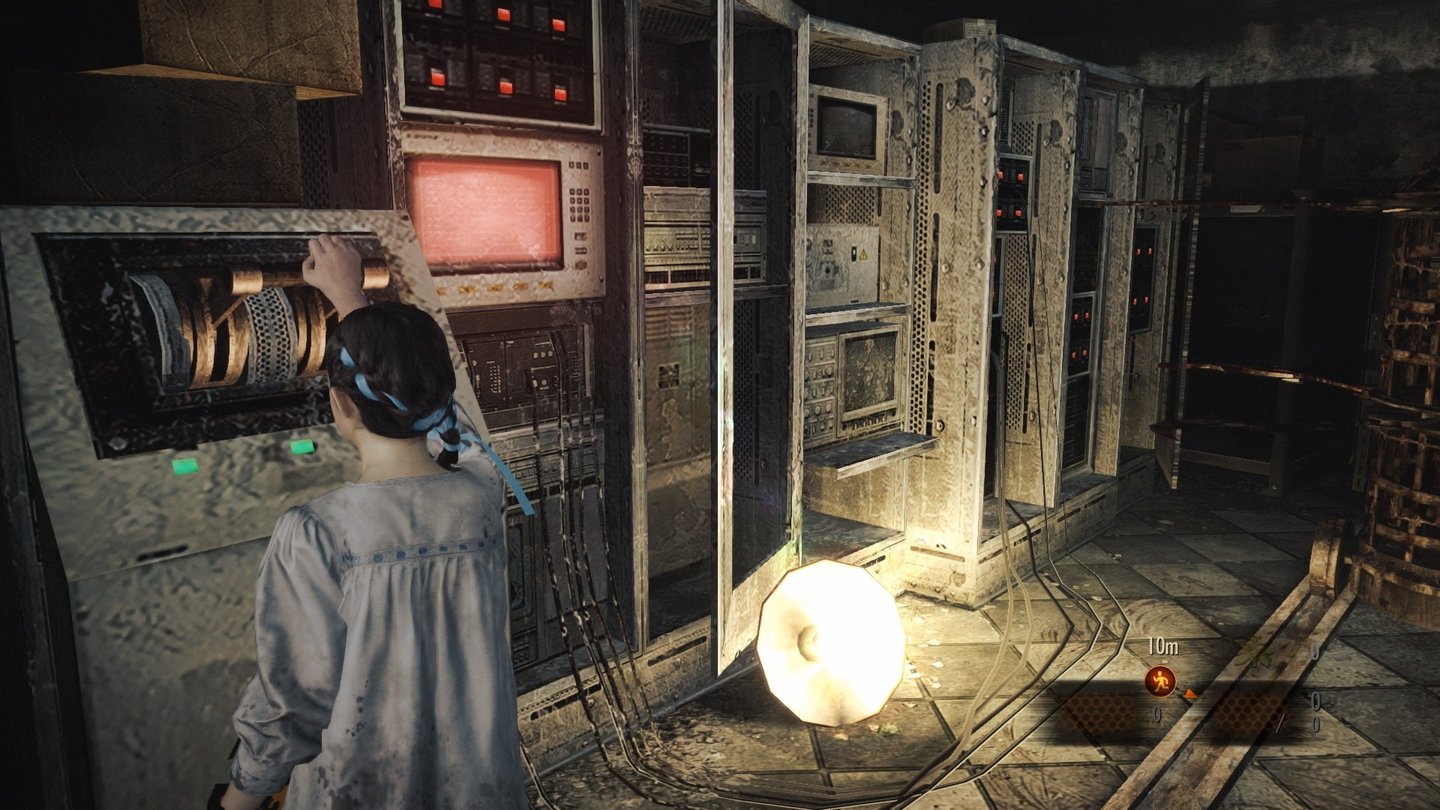 Resident Evil: Revelations 2Während Natalia hier den Strom abstellt, gruseln wir uns vor den Matschtexturen auf dem Schaltkasten.