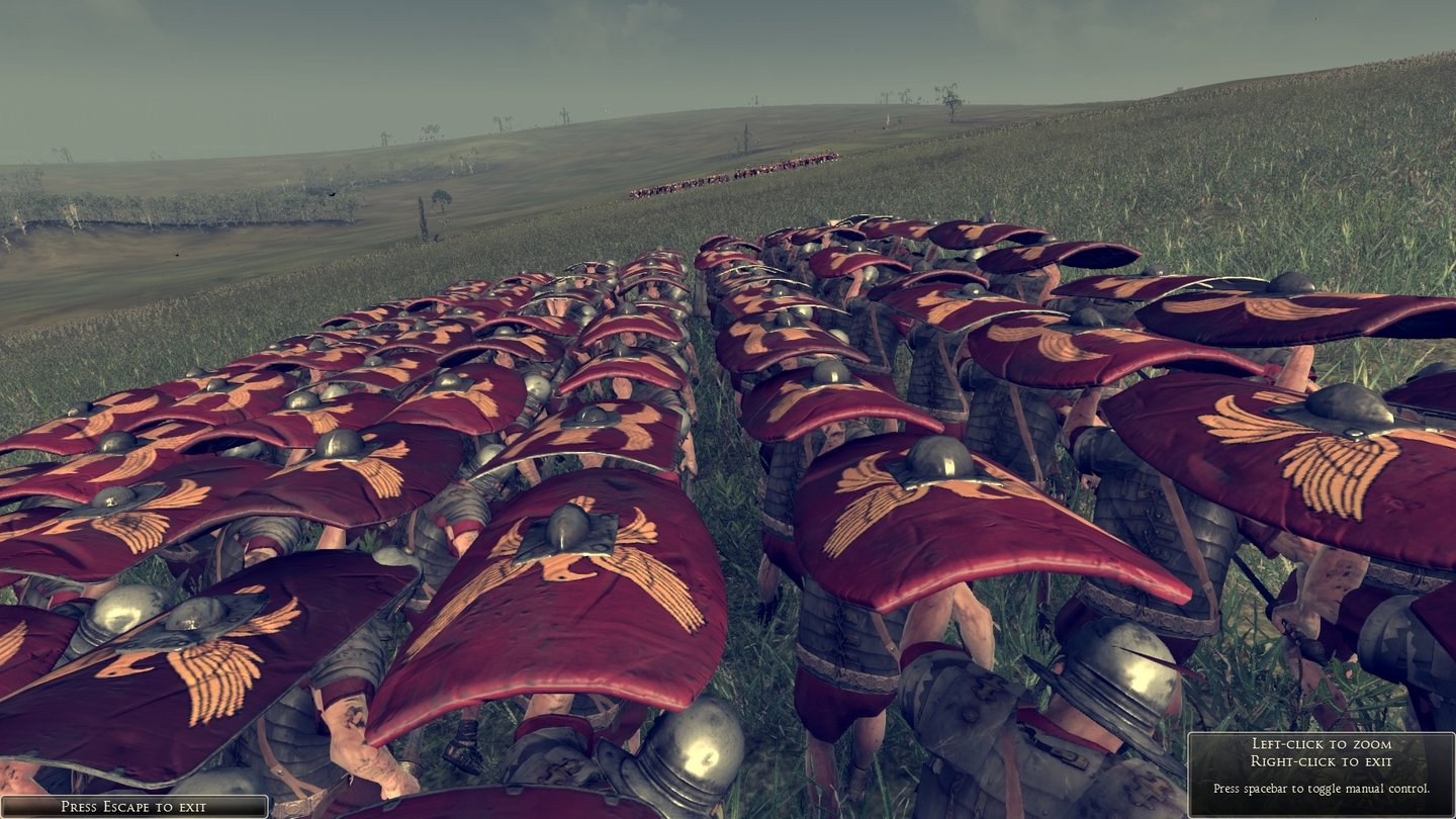 Total War: Rome 2Testudo: die Schildkrötenformation der römischen Legionäre schützt vor Speeren und Pfeilen, die Männer kommen so aber nur langsam voran.