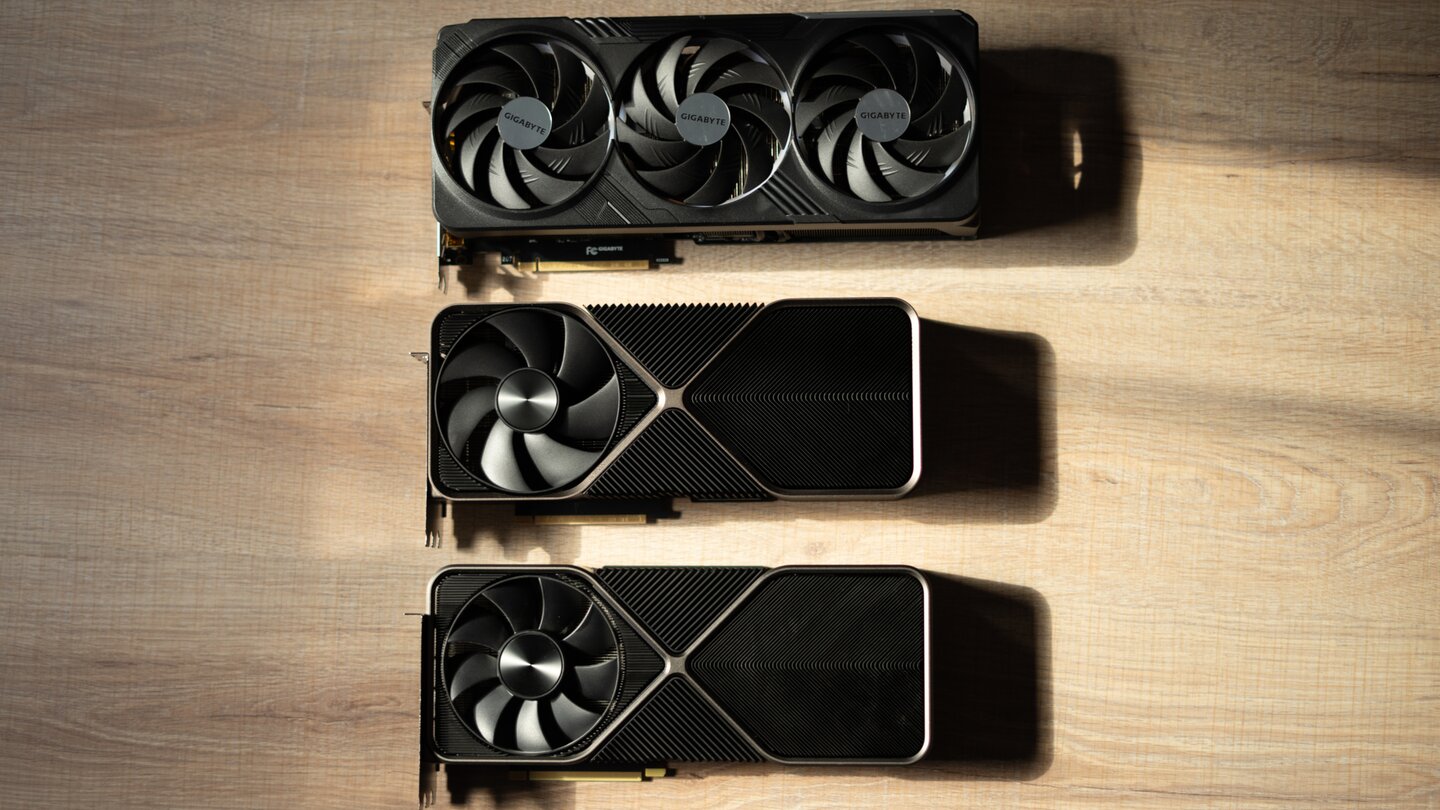 RTX 4090 Gigabyte Gaming OC Größenvergleich RTX 4090 FE und RTX 3090 FE 3
