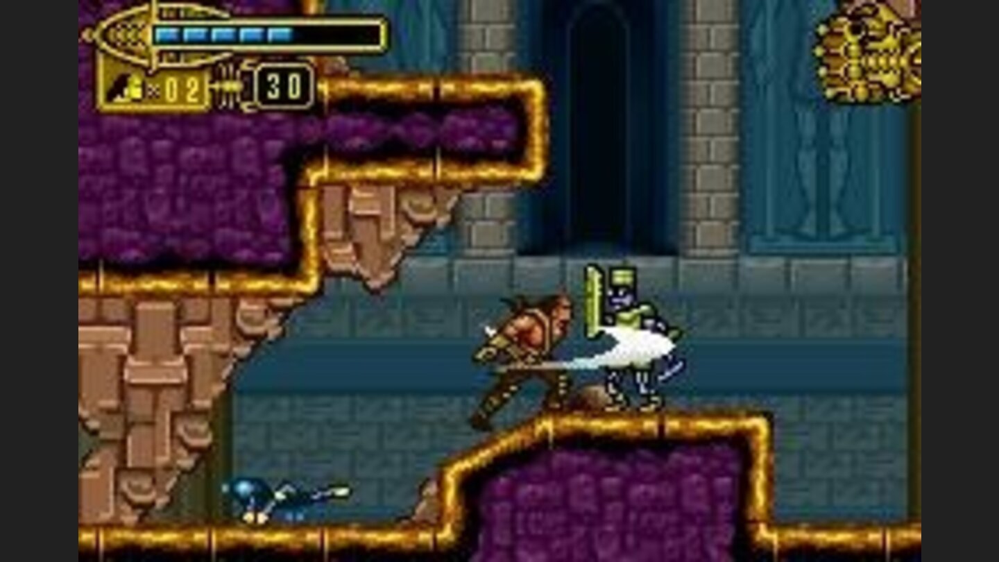 Attack this armored enemy by backwards is the unique mode to eliminate him. Forward attacks dont have any effect...