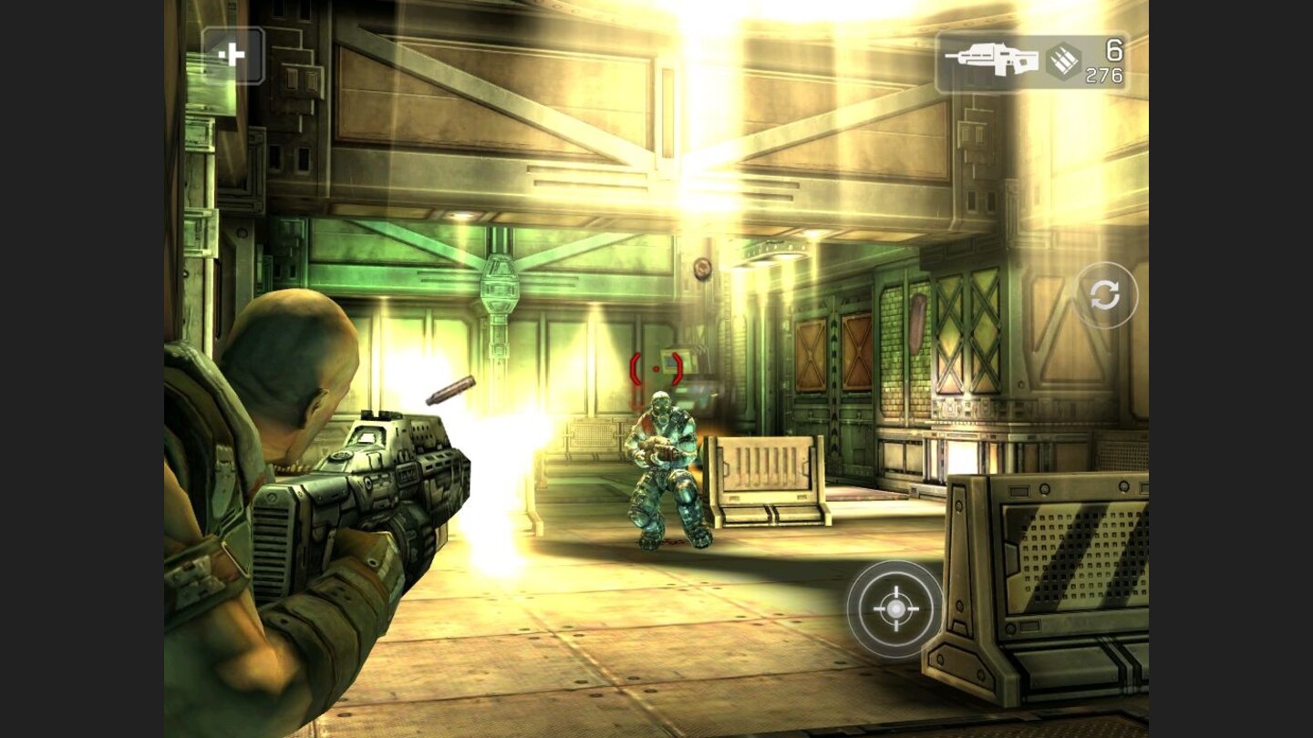 Shadowgun Bei einer Titelvergabe für die beste Grafik 2011 würde das Action-Spiel Shadowgun von Mad Finger Games ganz vorne mit dabei sein. Das Science-Fiction-Spiel erzählt die Geschichte eines Kopfgeldjägers, der einen verrückten Wissenschaftler auf einem fernen Planeten von üblen Experimenten abhalten soll. Nach einer unsanften Landung sieht sich der bullige Held einer Vielzahl Amok laufender Mutanten und Maschinen gegenüber. Das Design des Hauptcharakters Slade erinnert dabei frappierend an die klobigen Figuren von den Gears-of-War-Spielen auf der XBox 360. Und genau wie die große Vorlage verfügt auch Shadowgun über ein Deckungssystem – blindes Vorstürmen führt in den meisten Fällen zum Bildschirmtod. So arbeitet man sich mit Slade Stück für Stück durch die Forschungsstation und lauscht seinen launigen Sprüchen. Die hervorragende Steuerung in Kombination mit der fantastischen Technik lassen über den insgesamt nicht ganz so abwechslungsreichen Spielablauf locker hinwegsehen. Unsere Wertung: 84% - +raquo; Test zu Shadowgun lesen