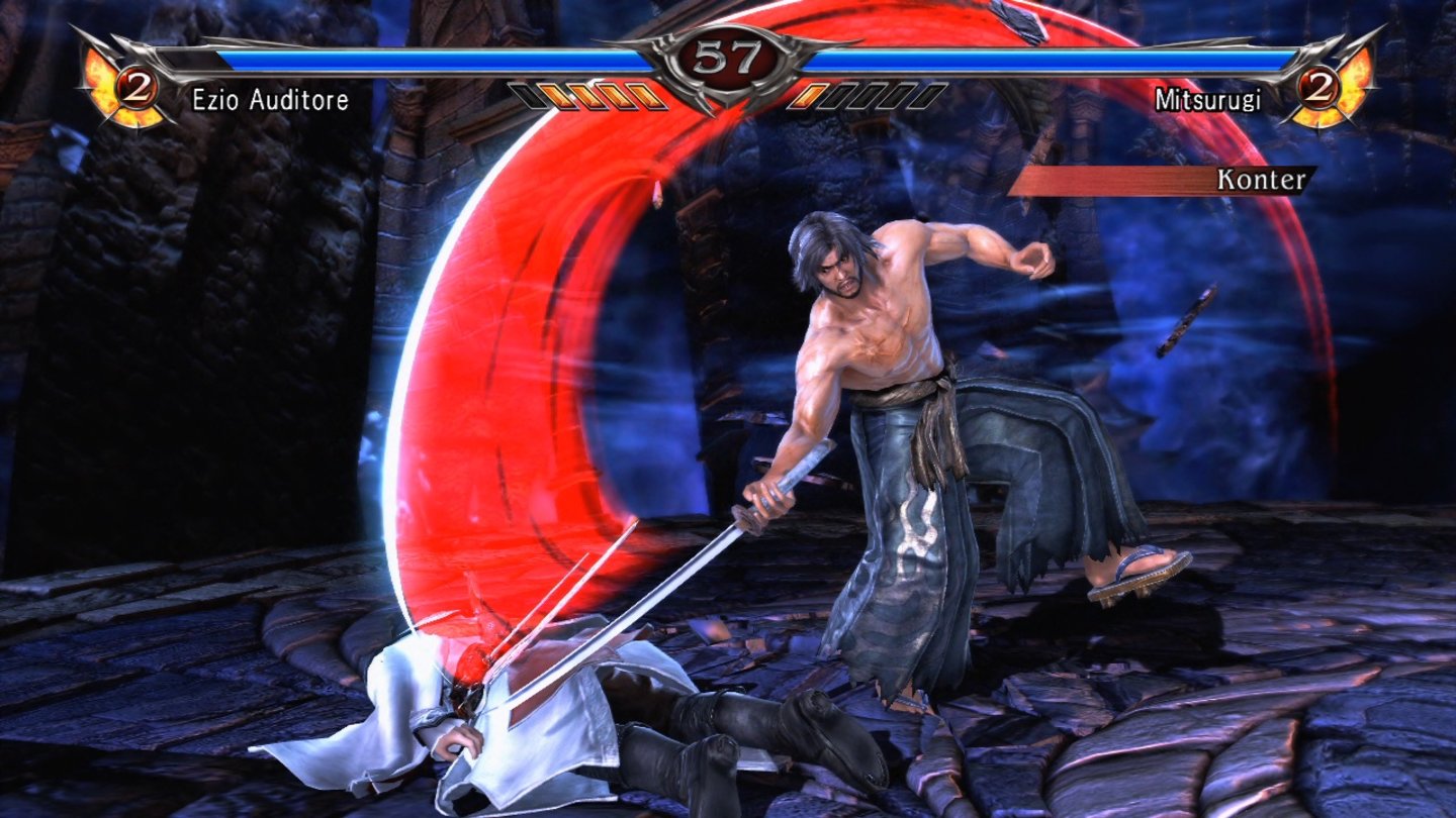Soul Calibur 5Alter Recke gegen Neueinsteiger: Mitsurugi zeigt Ezio gerade, wie ein vernünftiger Konter auszusehen hat.