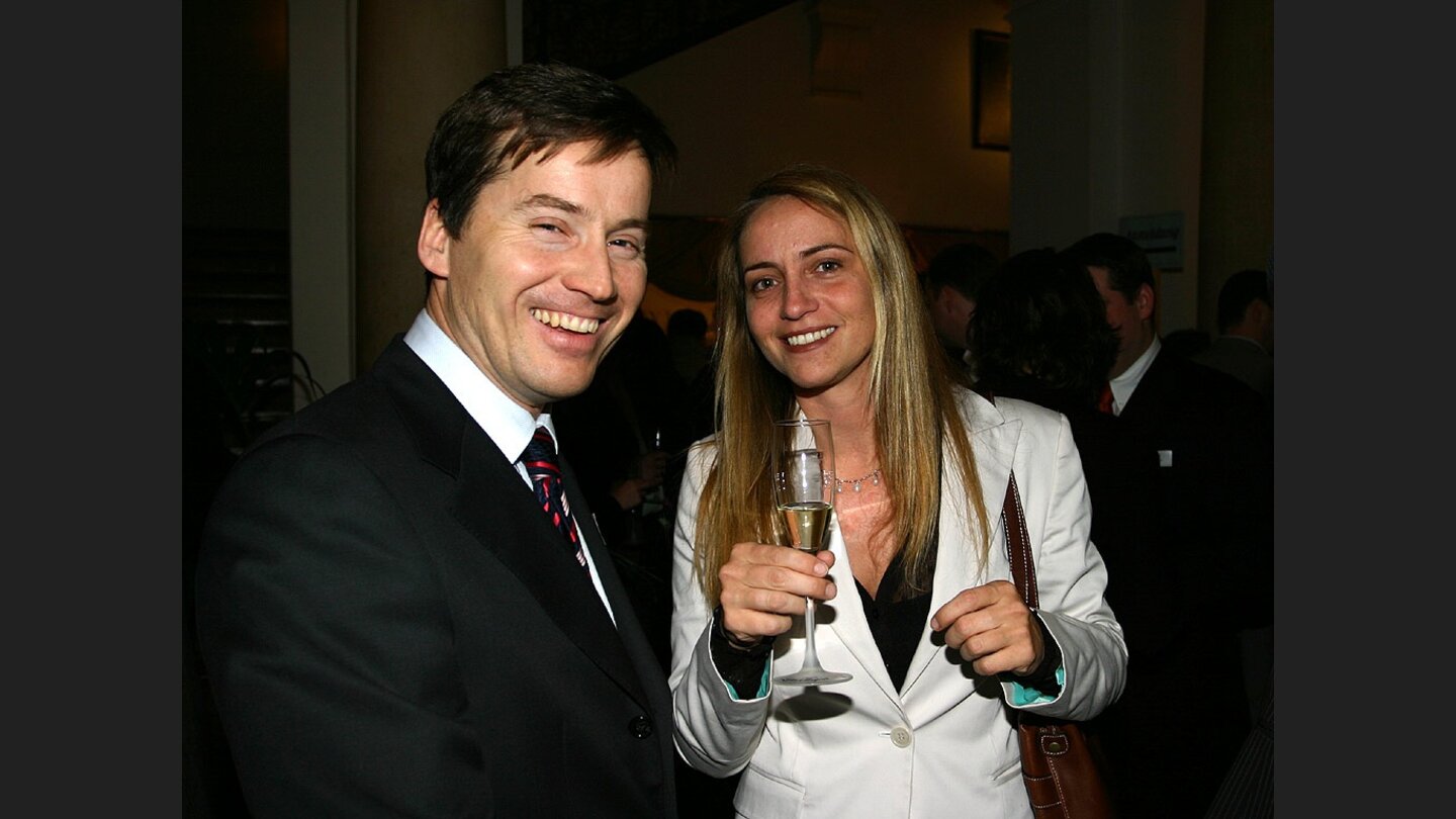 Stephan Scherzer (IDG) grinst mit Anke Zormeier (Saitek) um die Wette.