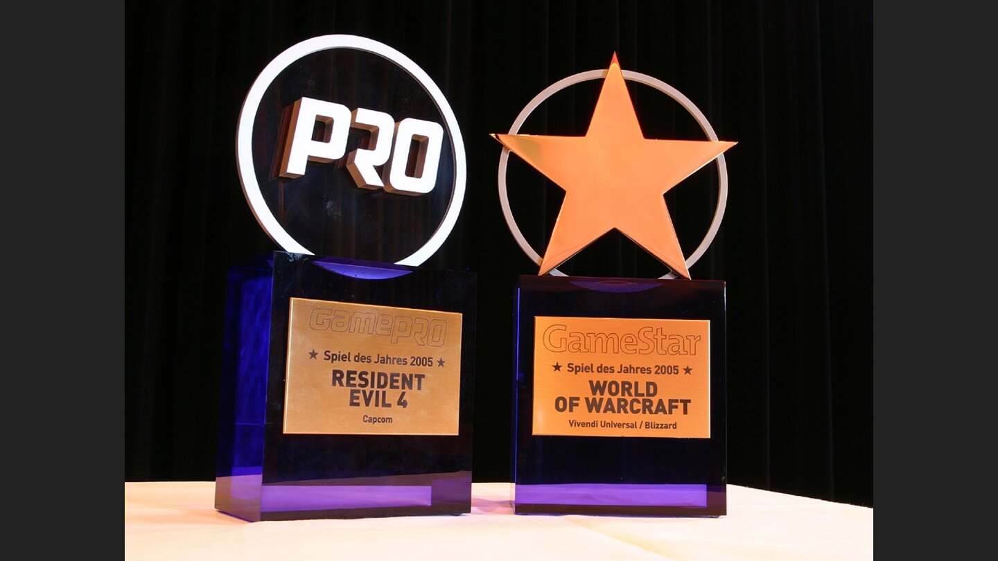 Die Trophäen für die Sieger - Capcom räumte bei den Konsolen ab, Blizzard bei PC.