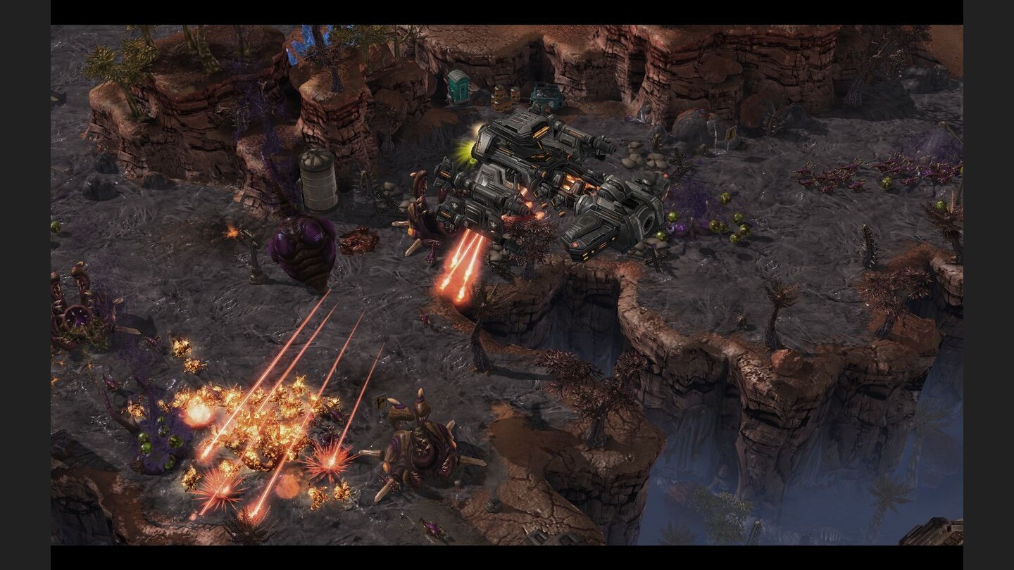 15. Mission Erfolgreich: Die Hyperion dämmt den großen Ansturm der Zerg-Amee mit einem gewaltigen Feuerwerk ihrer stationären Laser ein, damit unsere Truppen von dem verseuchten Planeten fliehen können.