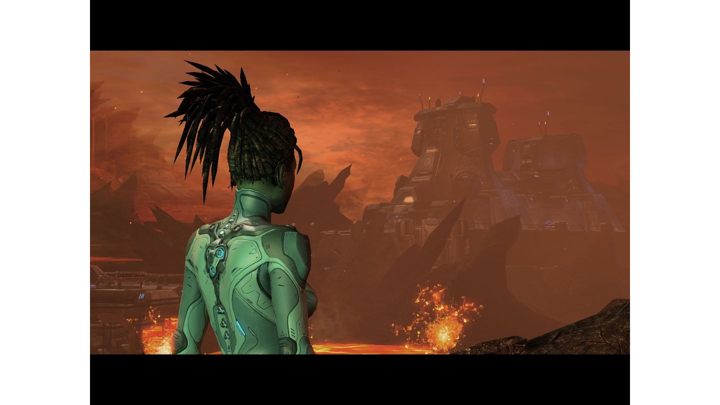 StarCraft 2: Heart of the Swarm Kerrigan betrachtet die Szenerie auf Char.