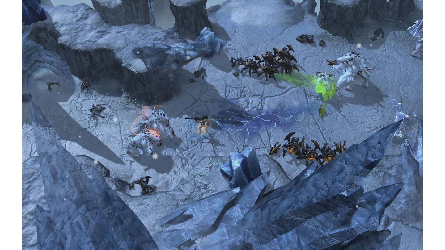 StarCraft 2: Heart of the SwarmKerrigan kämpft mit Schaben und Zerglingen gegen wilde Yetis.