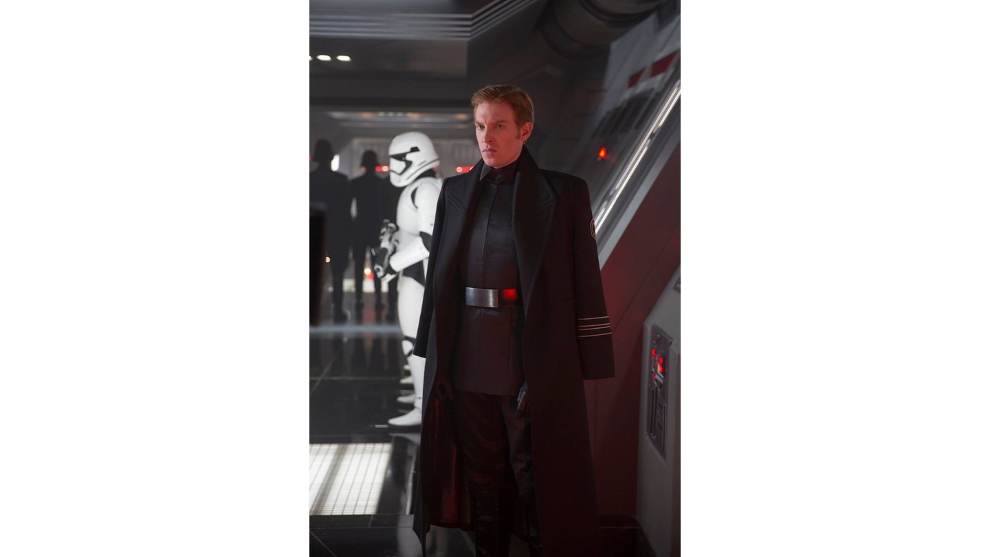 Star Wars: Episode 7Domhnall Gleeson in der Rolle des General Hux, Anführer der Starkiller Basis.