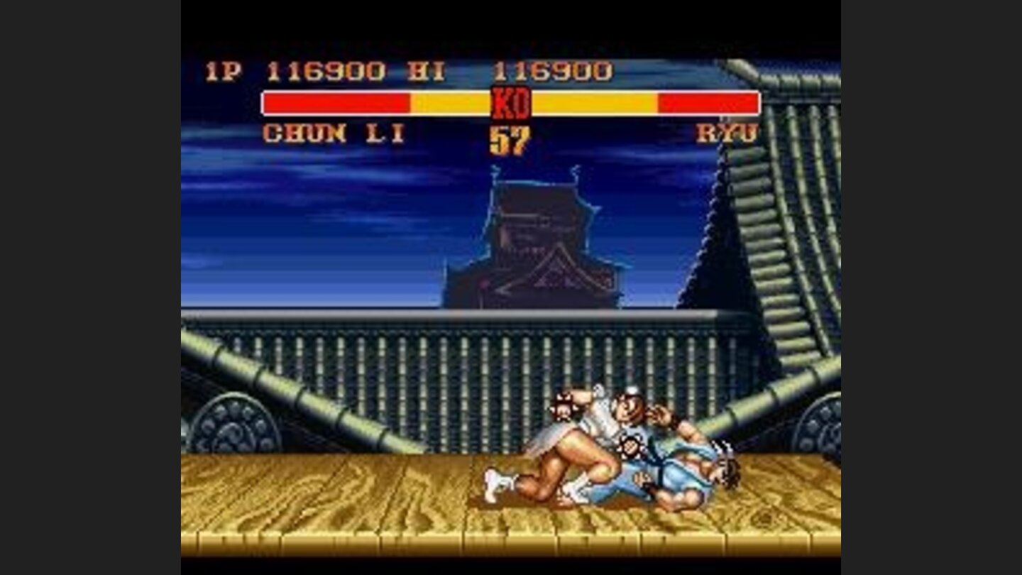 Chun-Lis throw is very sinister! Take some distance to not be catched for it...