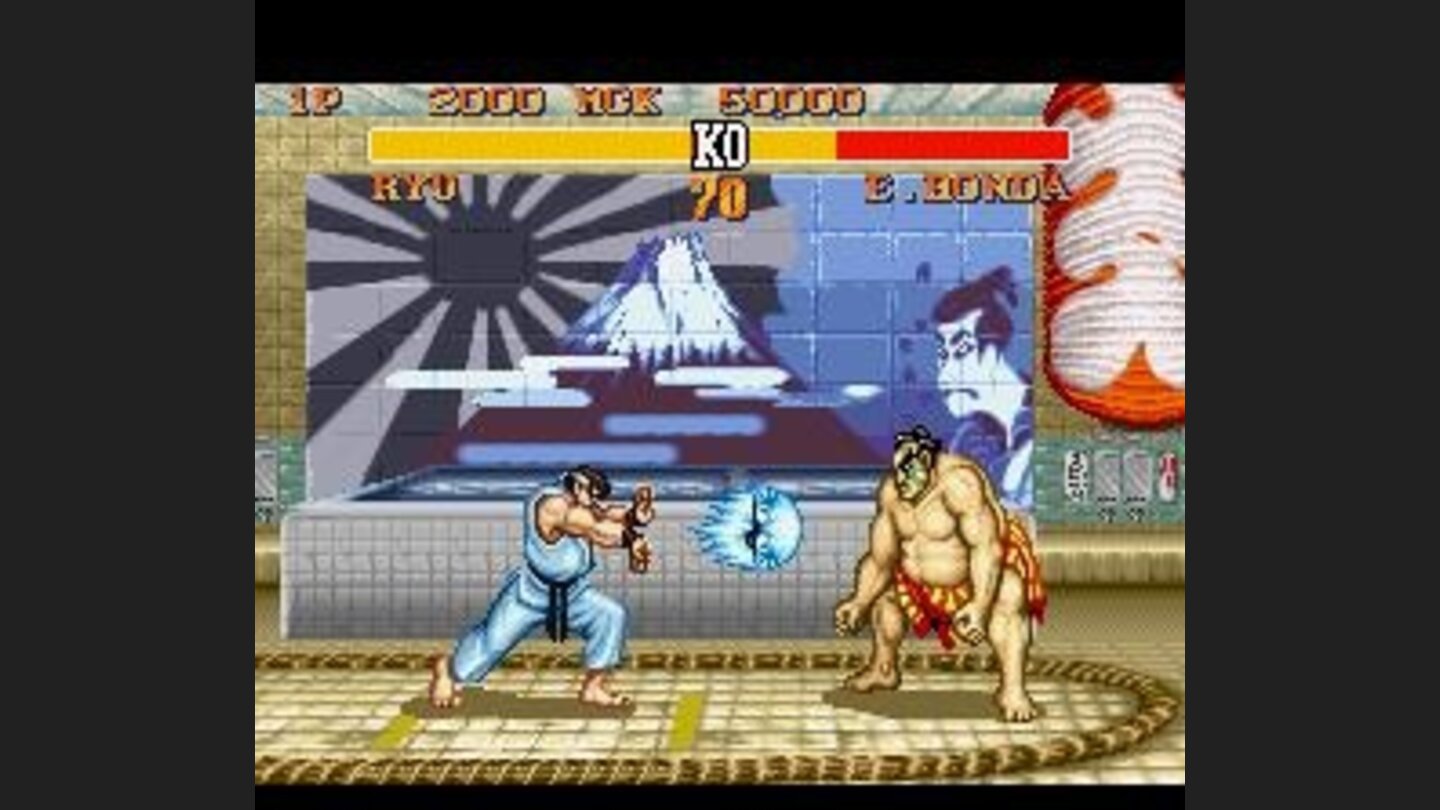 Ryu throws a Hadouken in direction to Honda, but what will do the Sumo fighter: jump or defend?