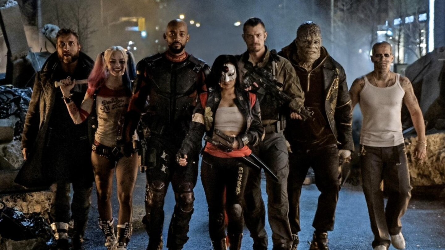 Suicide Squad
Captain Boomerang (Jai Courtney), Harley Quinn (Margot Robbie), Deadshot (Will Smith), Katana (Karen Fukuhara), Rick Flagg (Joel Kinnaman), Killer Croc (Adewale Akinnuoye-Agbaje) und El Diablo (Jay Hernandez).