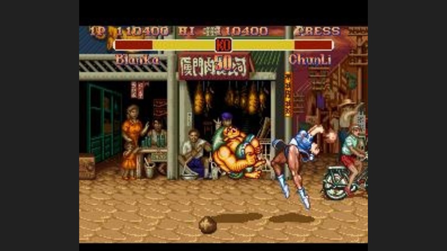 Trying to avoid Chun-Lis counter-attack, Blanka begins his Rolling Attack.