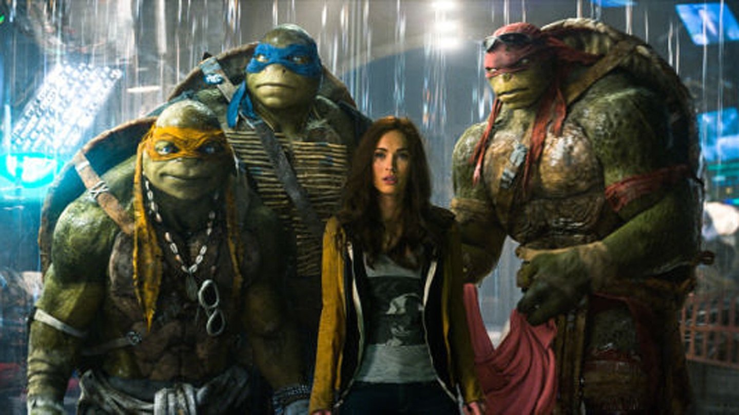 Teenage Mutant Ninja TurtlesMegan Fox sieht gut aus - uuuund das war's dann auch schon, was sie zu diesem Film beiträgt. Reicht ja manch einem vielleicht schon...