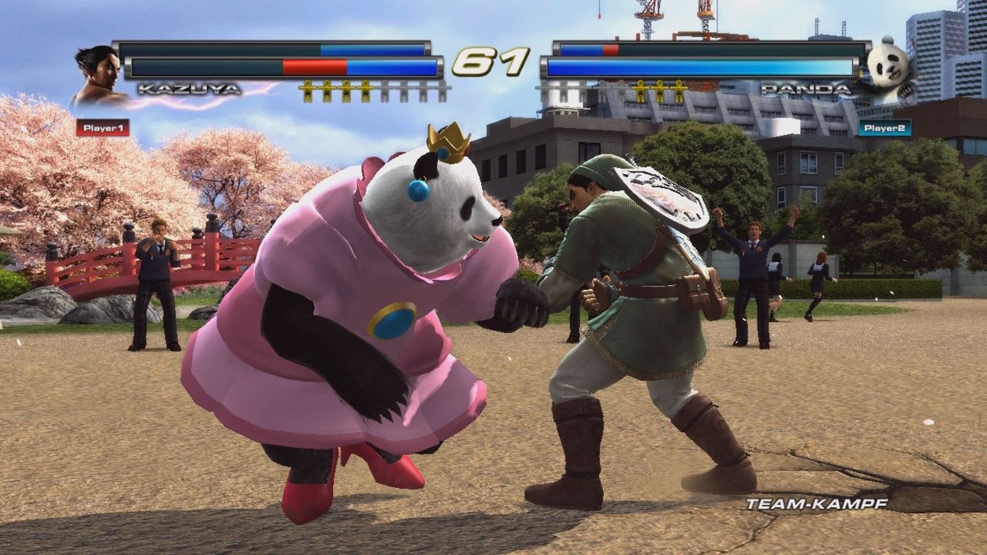 Tekken Tag Tournament 2 (Wii U)Wer es extravagant mag, zieht Panda einfach mal das Prinzessin Peach-Kostüm an. Ob Bowser wohl auch auf diese Schönheit abfährt?