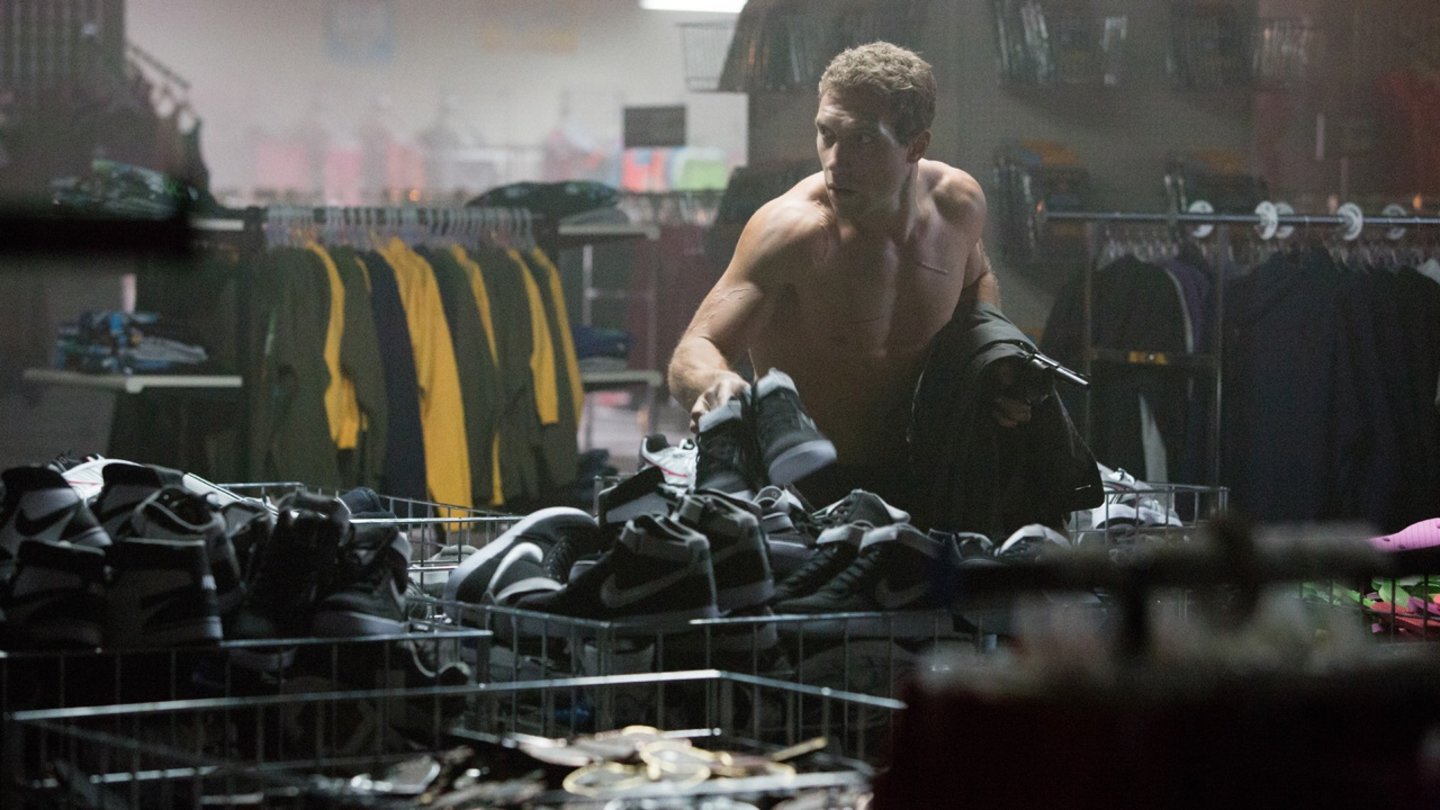 Terminator: GenisysZu viel mehr als einem muskulösen Oberkörper hat es Kyle Reese (Jai Courtney) leider nicht gebracht.
