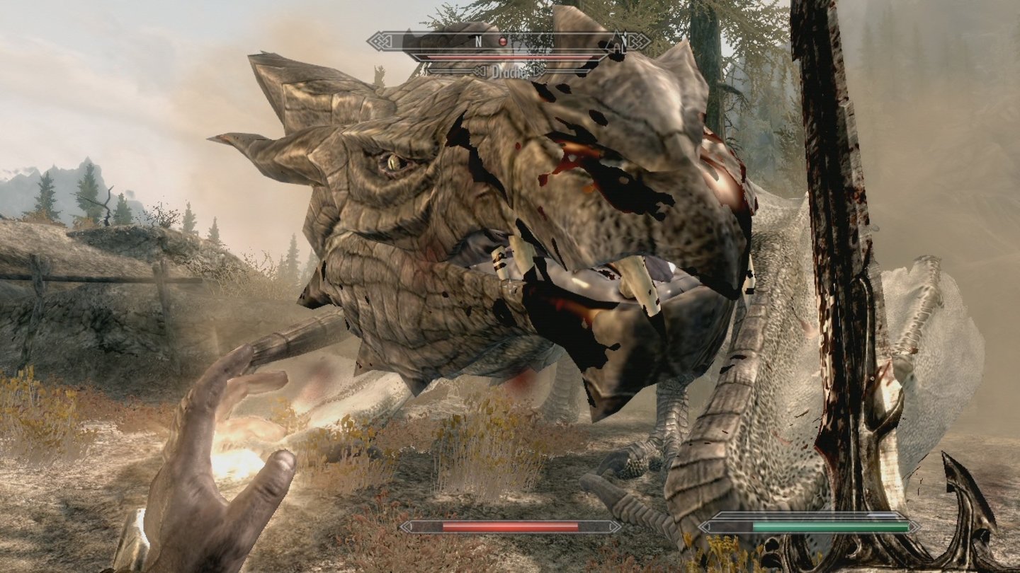 The Elder Scrolls 5: Skyrim (Xbox 360)Gelandete Drachen lassen sich mit dem Schwert bearbeiten.