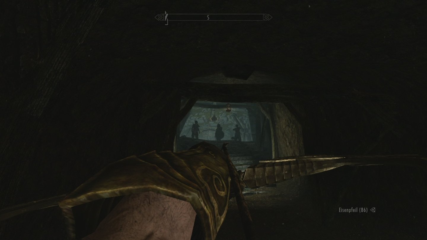 The Elder Scrolls 5: Skyrim (Xbox 360)Mit unserem Bogen schießen wir eine Öllampe an ...