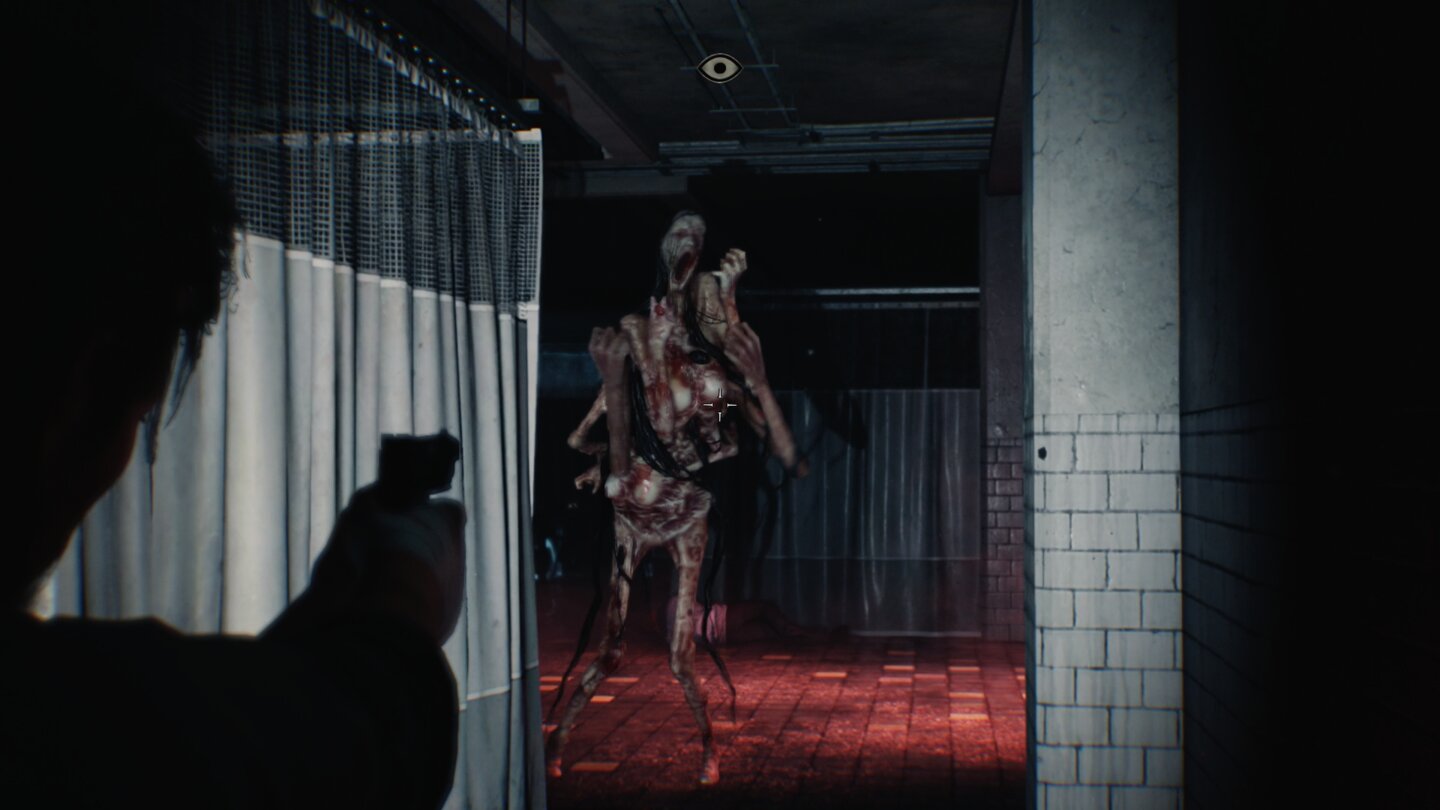 The Evil Within 2Man kann sie nennen, wie man möchte, aber Zombies bleiben Zombies. Immerhin gibt es im Spiel ein paar besonders abscheulich deformierte Exemplare, wie dieses hier. Das Kreischen des Viehs geht durch Mark und Bein.
