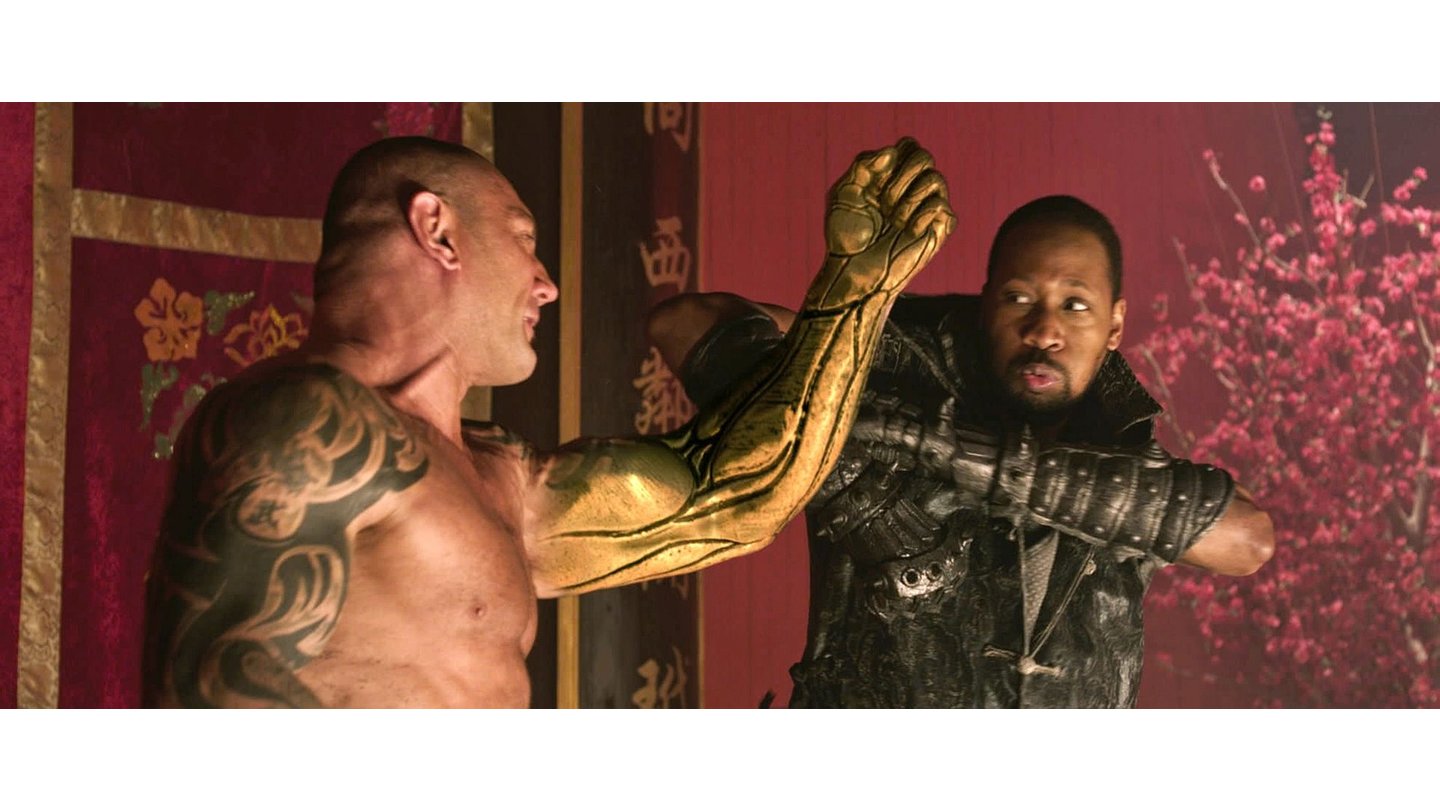 The Man with the Iron FistsRZA gab sich selbst gleich die Hauptrolle im Film und kämpft gegen übermächtige Gegner.