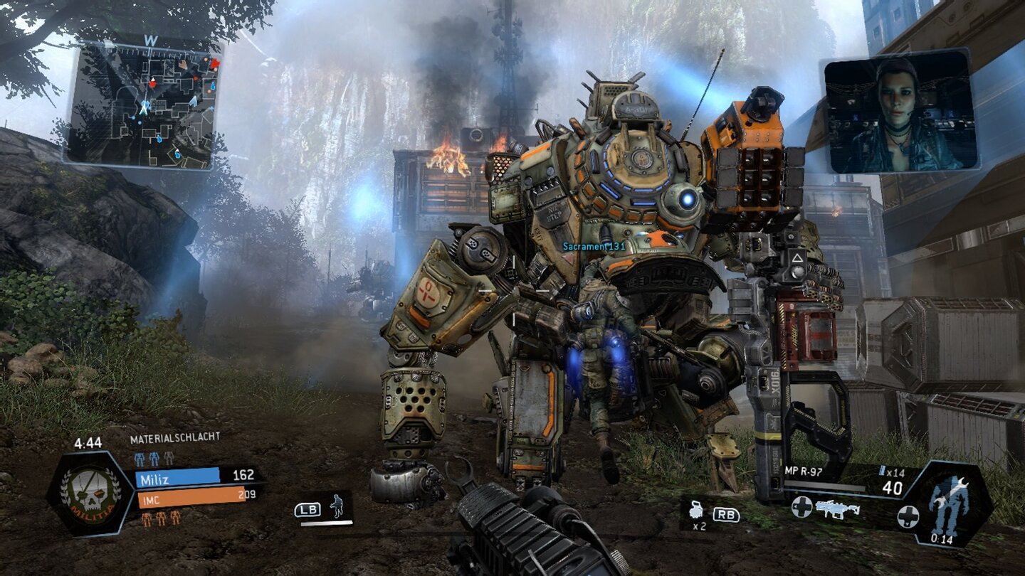 Titanfall (Xbox One)In befreundete Titanen können wir nicht einsteigen. Einzig unser eigener Roboter gehorcht uns und lässt sich von uns steuern.