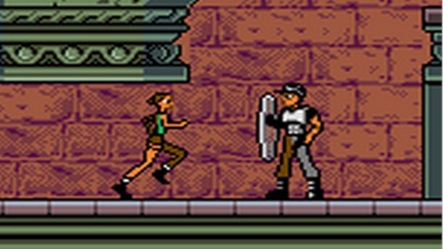 Tomb Raider (2000/2001/2003) Tomb Raider, ein Serienableger für den GameBoy Color von 2000, erzählt seine eigene Geschichte um den Geist eines alten Indioherrschers, dessen Seele in einen Stein eingeschlossen wurde. Bis auf die Hauptfigur Lara Croft hat das Spiel nichts mit der Handlung der übrigen Serienteile zu tun. Anstelle der Schulterperspektive werden die GameBoy-Ableger in einer Sidescrolling-Ansicht gespielt.Curse of the Sword erscheint 2001 als Nachfolger von Tomb Raider auf dem GameBoy Color. Der Geist einer Voodoo-Hexe hofft auf Wiedergeburt und wählt durch Zufall Lara als passenden Behälter für sich aus. Wie im Vorgänger ist die Handlung kein Teil der Tomb Raider-Geschichte. The Prophecy kommt 2003 für den GameBoy Advance auf den Markt und schickt Lara in den Kampf gegen eine Weltuntergangssekte, die versucht, an biblische Artefakte zu kommen.