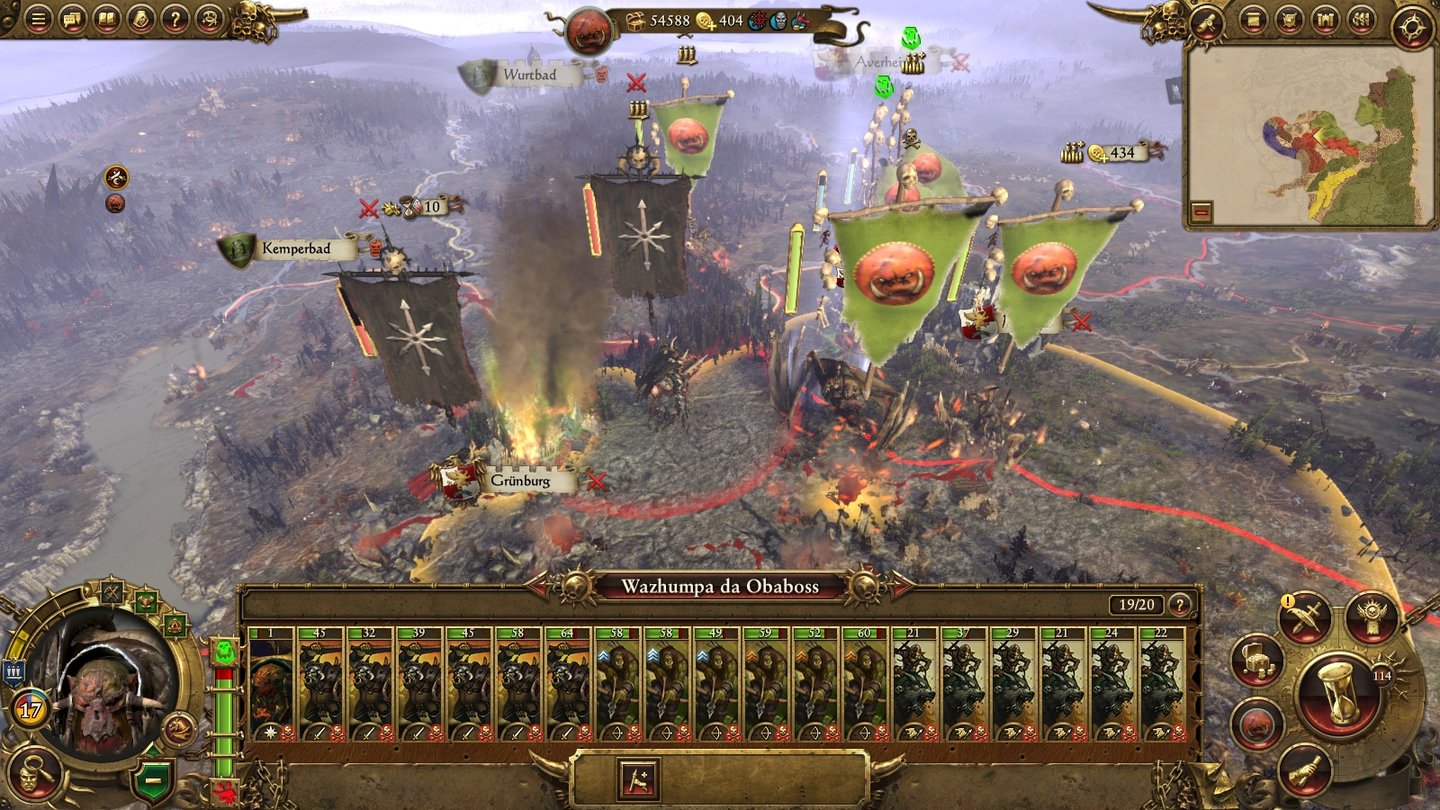 Total War: WarhammerBeim Angriff auf das Imperium stolpert unsere Ork-Horde (inklusive zweier Waaagh-Armeen, erkennbar an den hellgrünen Symbolen) mitten in die Chaos-Invasion.