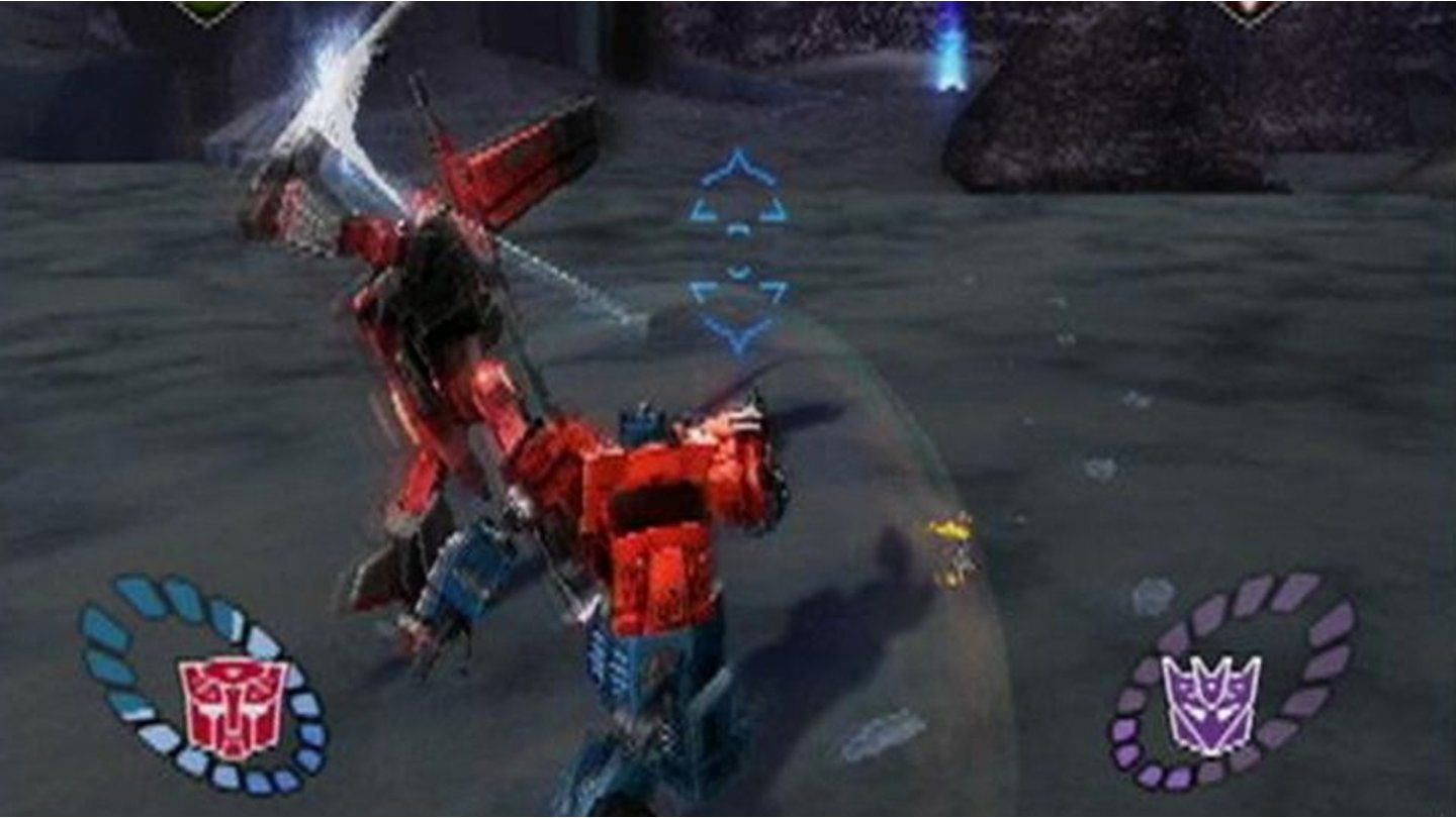 Transformers (2004)
2004 kommt der Third-Person-Shooter Transformers für die Playstation 2 auf den Markt. Eine spezielle Transformer-Unterart, die Mini-Cons, müssen vor Megatron und den Decepticons gerettet werden. Spielerisch dienen die unterschiedlichen Mini-Cons als steigerbare Upgrades für den eigenen Charakter (Waffen, Flugfähigkeit).