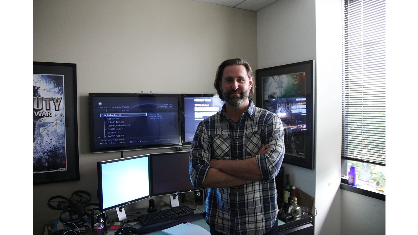 Treyarch - StudiorundgangJe höher die Position, desto schmuckloser der Arbeitsplatz: Dan Bunting ist der Director Online bei Treyarch.