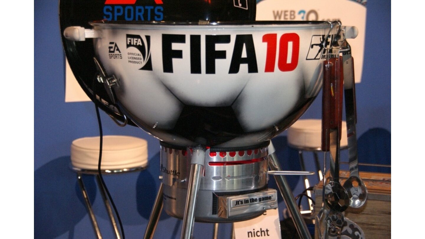 Dieser Grill im FIFA10-Design wurde auf der Gamescom 2009 ausgestellt.