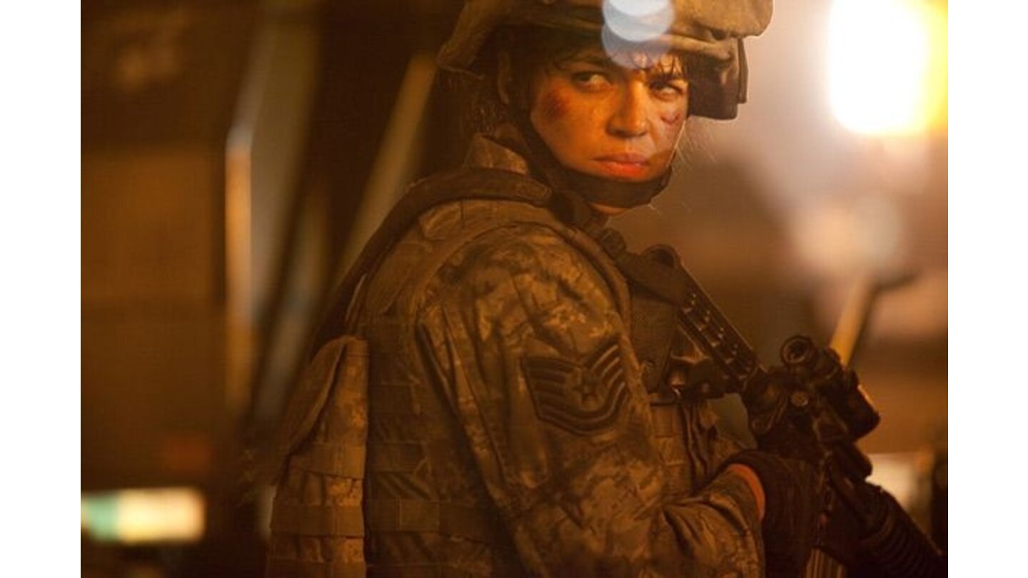 World Invasion: Battle Los AngelesEbenfalls dabei: Michelle Rodriguez, ... (Bildrechte: Sony Pictures Releasing GmbH)