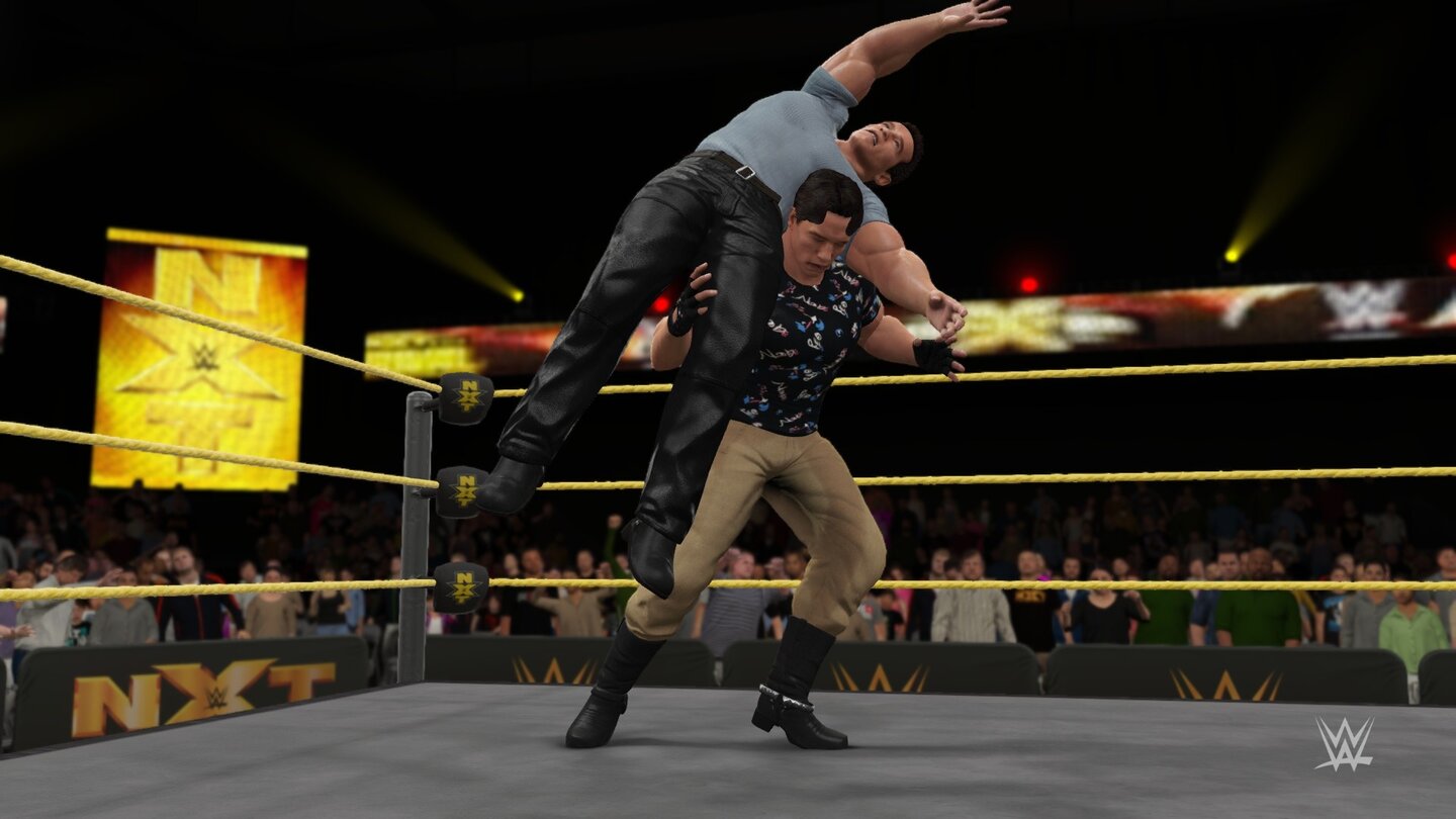 WWE 2K16Arnold gegen Arnold: Dank DLCs darf der Terminator sich als Wrestler versuchen.