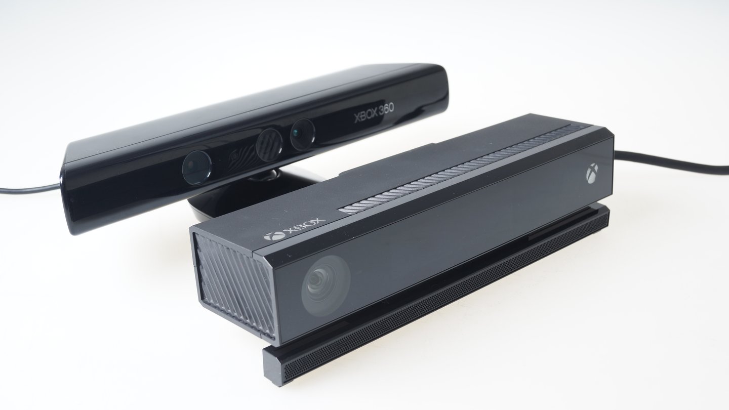 Kinect 2.0 (rechts) und sein Xbox-360-Vorgänger Seite an Seite.